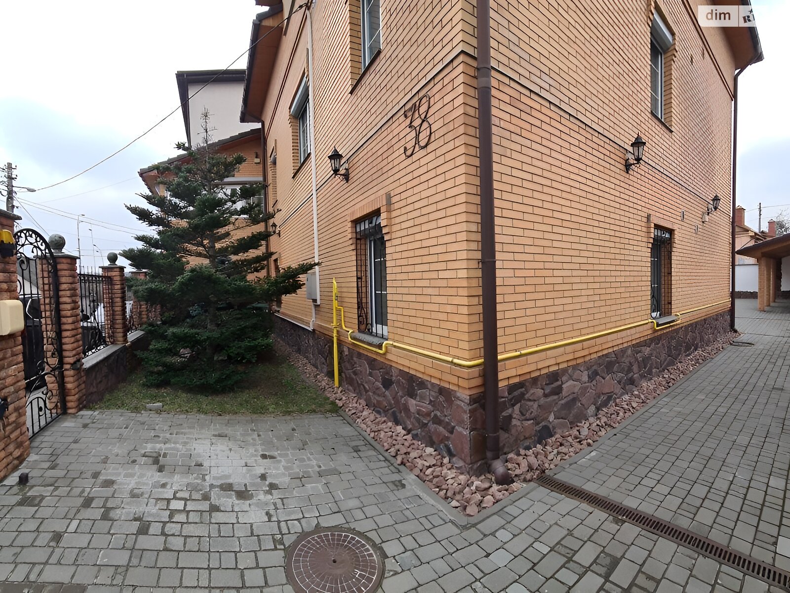трехэтажный дом, 312.4 кв. м, кирпич. Продажа в Киеве район Монтажник фото 1 трехэтажный дом, 312.4 кв. м, кирпич. Продажа в Киеве район Монтажник фото 1