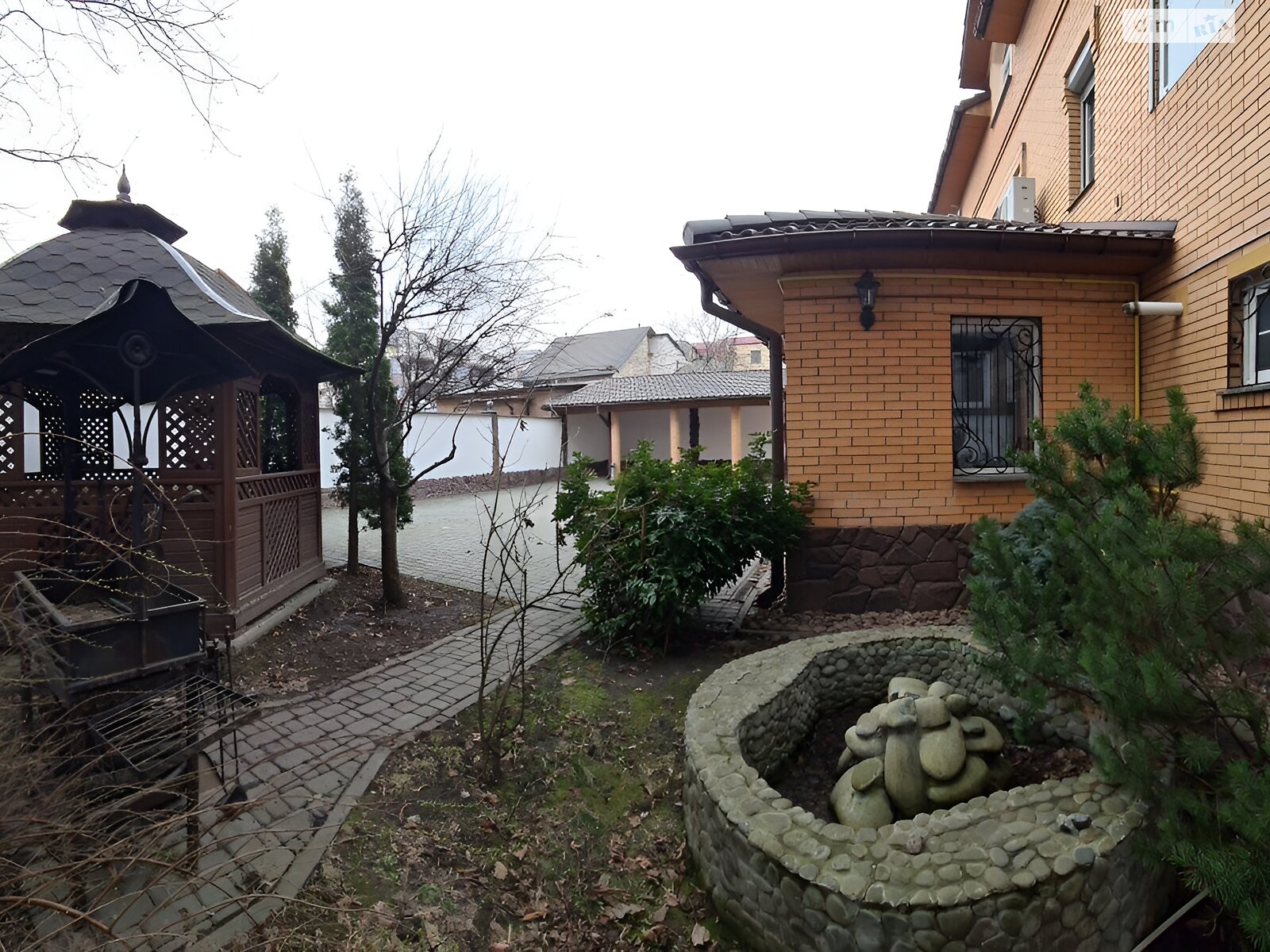 трехэтажный дом, 312.4 кв. м, кирпич. Продажа в Киеве район Монтажник фото 1 трехэтажный дом, 312.4 кв. м, кирпич. Продажа в Киеве район Монтажник фото 1