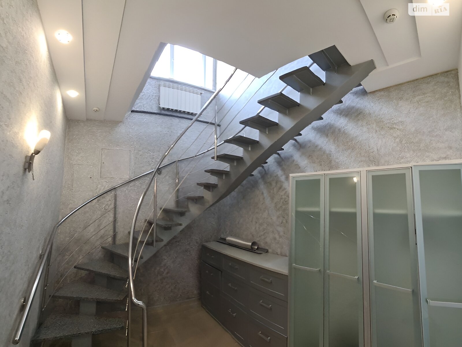 трехэтажный дом, 312.4 кв. м, кирпич. Продажа в Киеве район Монтажник фото 1 трехэтажный дом, 312.4 кв. м, кирпич. Продажа в Киеве район Монтажник фото 1