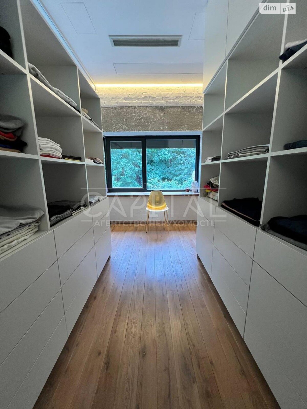 триповерховий будинок, 320 кв. м, цегла. Продаж у Києві фото 1 триповерховий будинок, 320 кв. м, цегла. Продаж у Києві фото 1