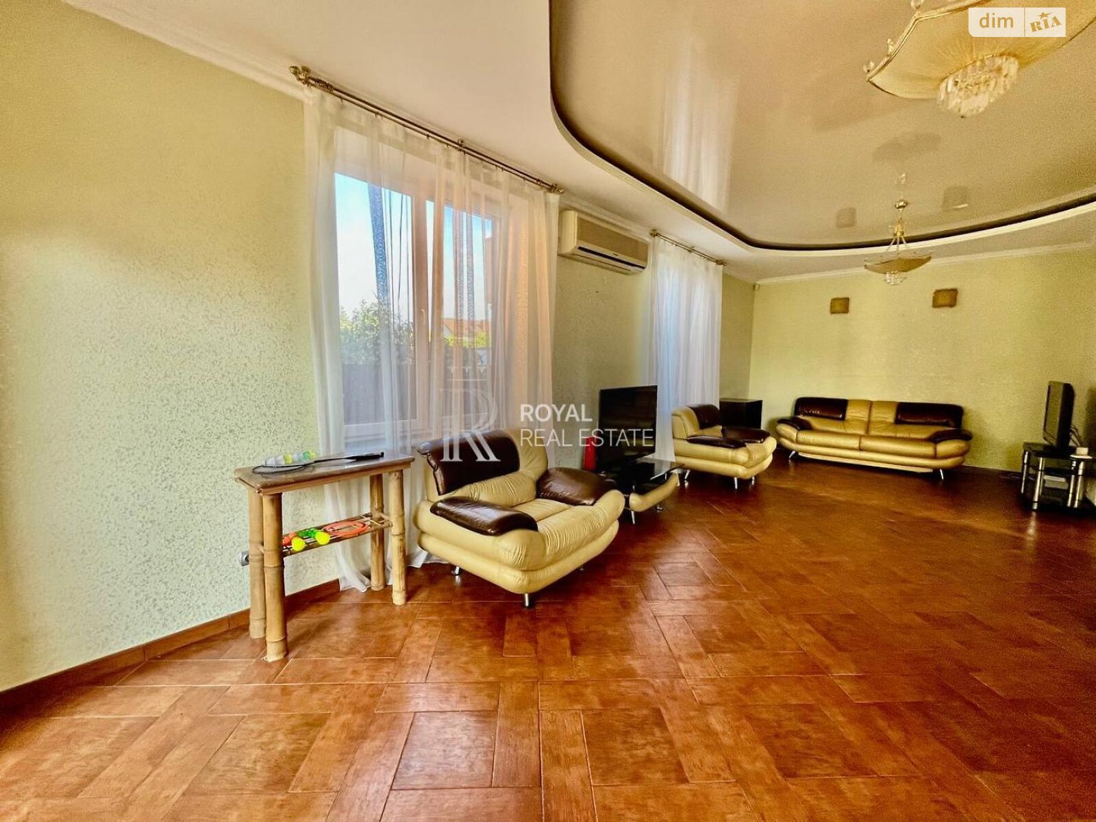 двоповерховий будинок з опаленням, 170 кв. м, кирпич. Продаж в Києві, район Нижні сади фото 1 двоповерховий будинок з опаленням, 170 кв. м, кирпич. Продаж в Києві, район Нижні сади фото 1