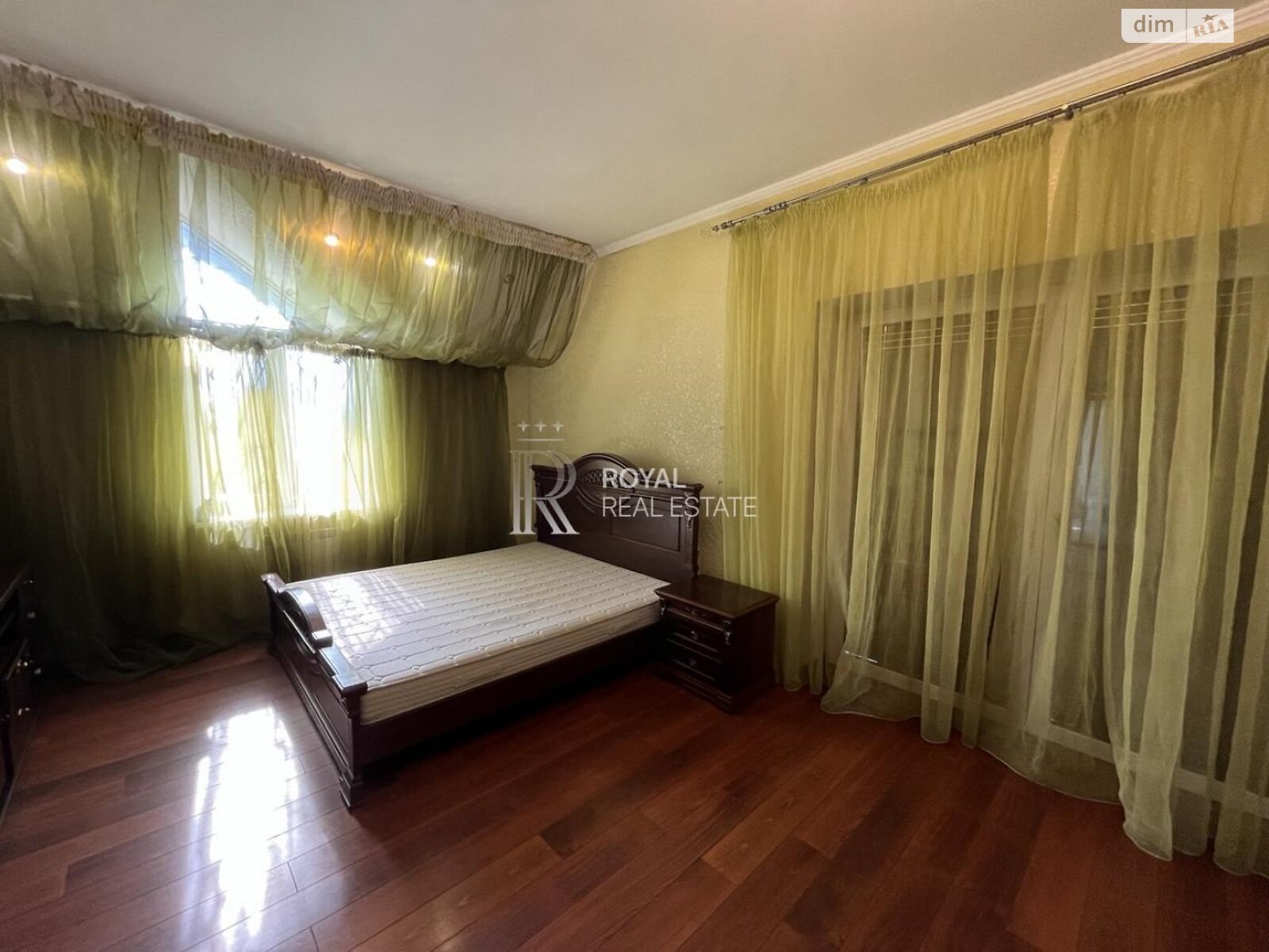 двоповерховий будинок з опаленням, 170 кв. м, кирпич. Продаж в Києві, район Нижні сади фото 1 двоповерховий будинок з опаленням, 170 кв. м, кирпич. Продаж в Києві, район Нижні сади фото 1