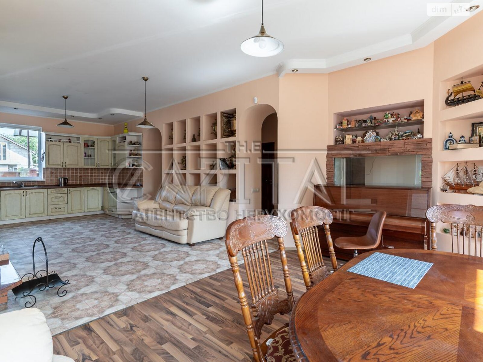 трехэтажный дом с гаражом, 260 кв. м, кирпич. Продажа в Киеве район Нижние сады фото 1 трехэтажный дом с гаражом, 260 кв. м, кирпич. Продажа в Киеве район Нижние сады фото 1