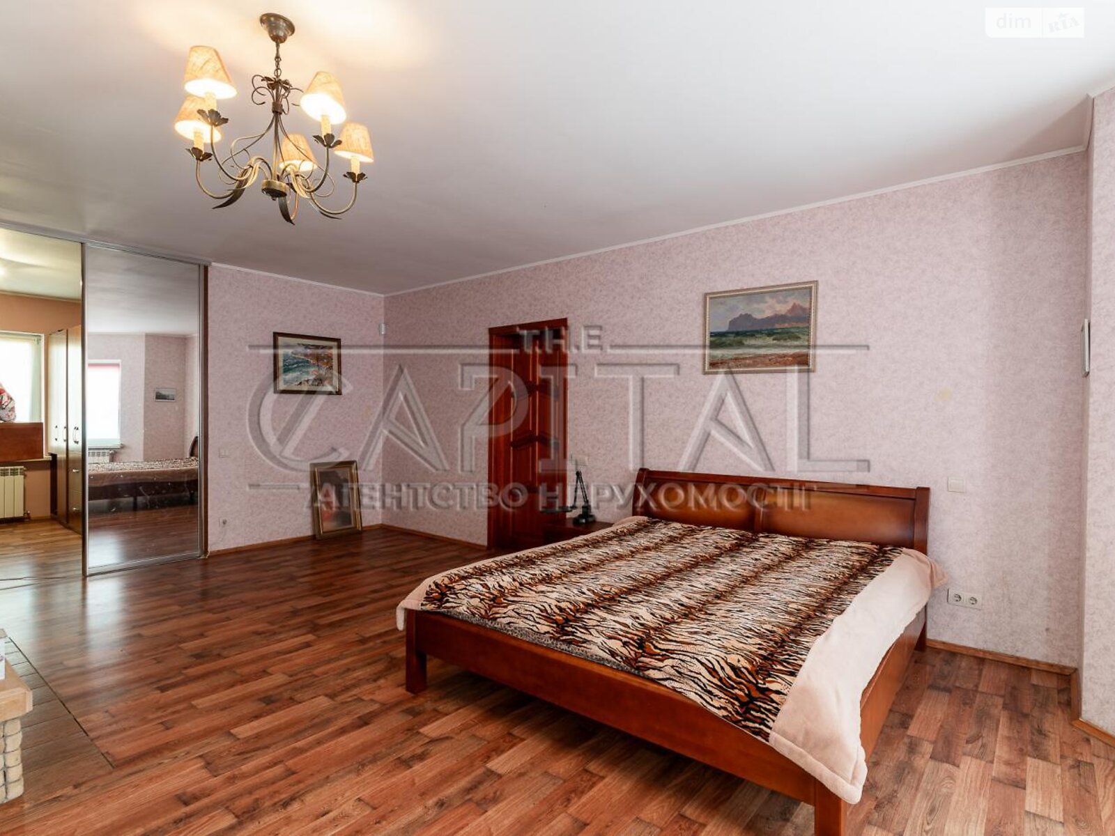 трехэтажный дом с гаражом, 260 кв. м, кирпич. Продажа в Киеве район Нижние сады фото 1 трехэтажный дом с гаражом, 260 кв. м, кирпич. Продажа в Киеве район Нижние сады фото 1