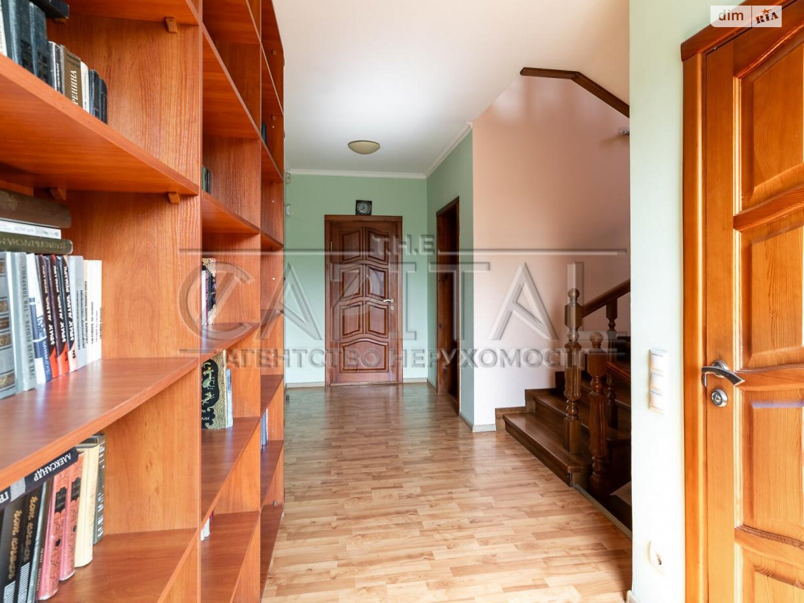 трехэтажный дом с гаражом, 260 кв. м, кирпич. Продажа в Киеве район Нижние сады фото 1 трехэтажный дом с гаражом, 260 кв. м, кирпич. Продажа в Киеве район Нижние сады фото 1