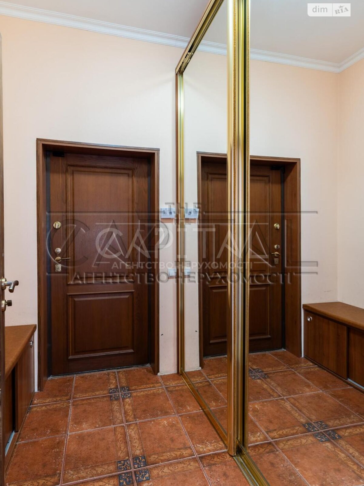 трехэтажный дом с гаражом, 260 кв. м, кирпич. Продажа в Киеве район Нижние сады фото 1 трехэтажный дом с гаражом, 260 кв. м, кирпич. Продажа в Киеве район Нижние сады фото 1