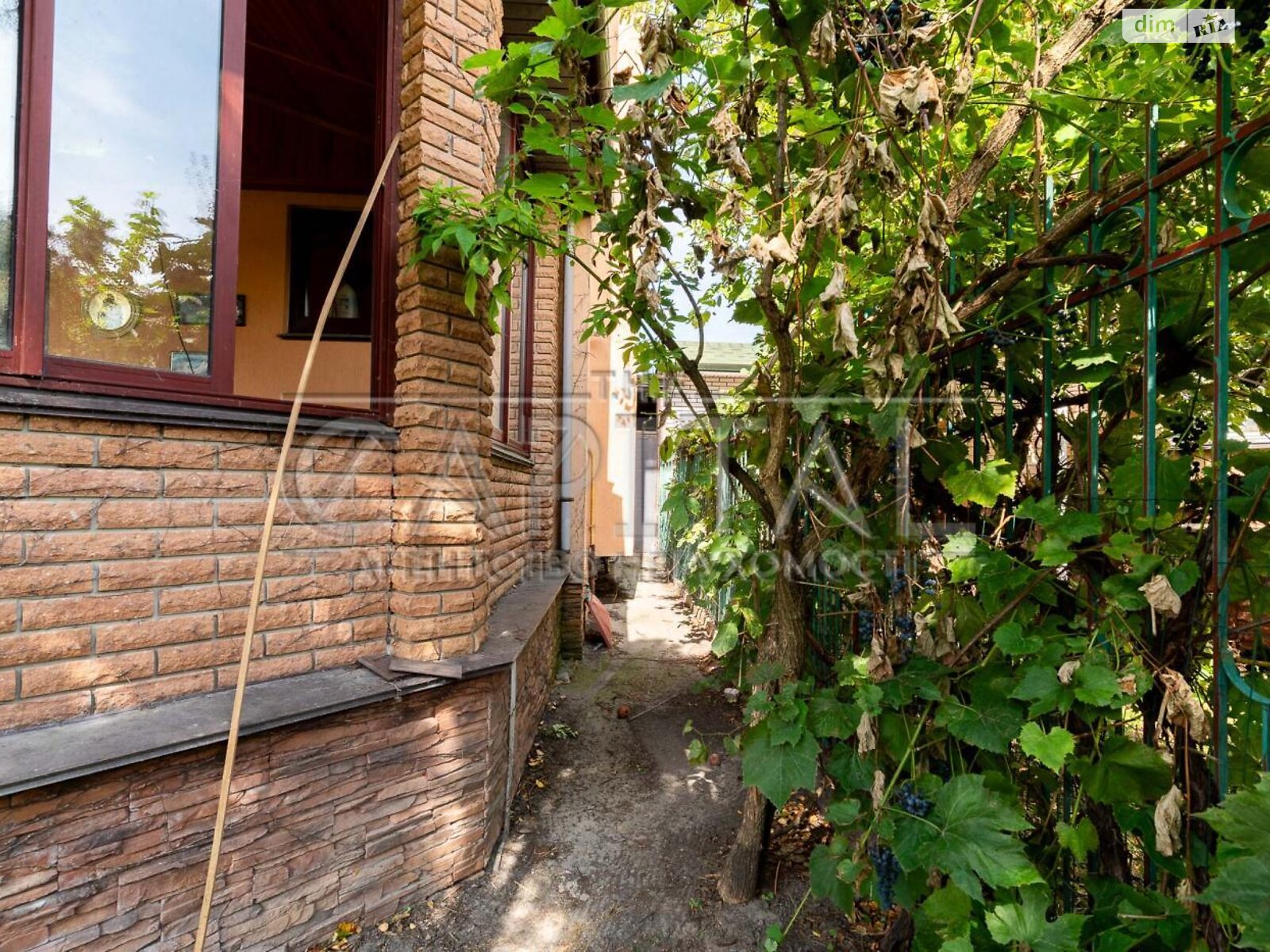 трехэтажный дом с гаражом, 260 кв. м, кирпич. Продажа в Киеве район Нижние сады фото 1 трехэтажный дом с гаражом, 260 кв. м, кирпич. Продажа в Киеве район Нижние сады фото 1