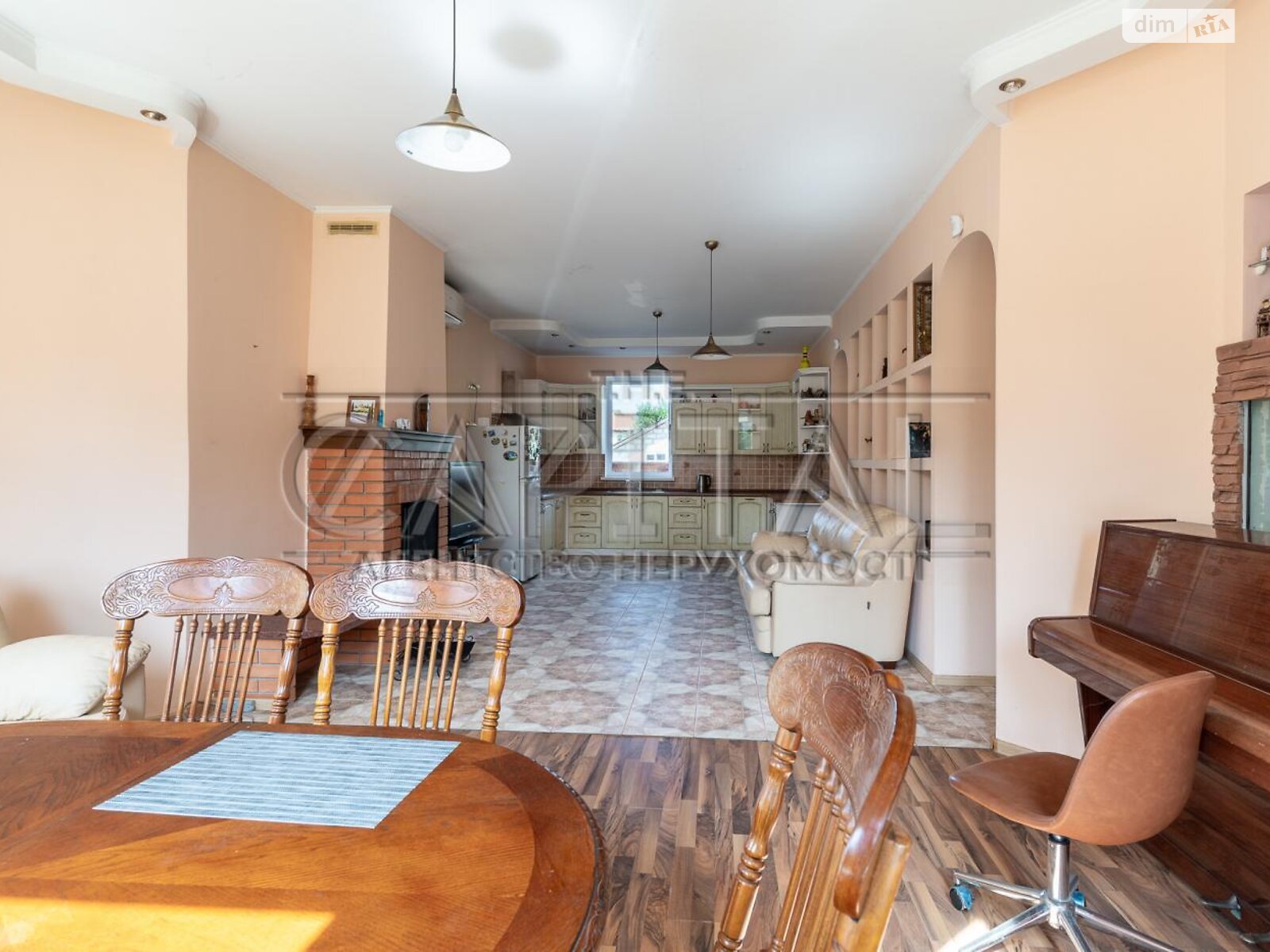 трехэтажный дом с гаражом, 270.7 кв. м, кирпич. Продажа в Киеве район Нижние сады фото 1 трехэтажный дом с гаражом, 270.7 кв. м, кирпич. Продажа в Киеве район Нижние сады фото 1