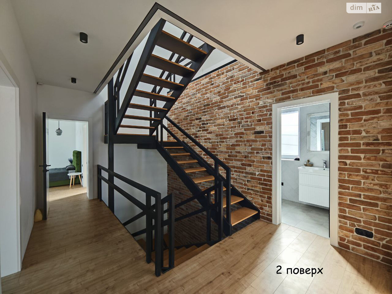 трехэтажный дом с верандой, 300 кв. м, газобетон. Продажа в Киеве район Нижние сады фото 1 трехэтажный дом с верандой, 300 кв. м, газобетон. Продажа в Киеве район Нижние сады фото 1