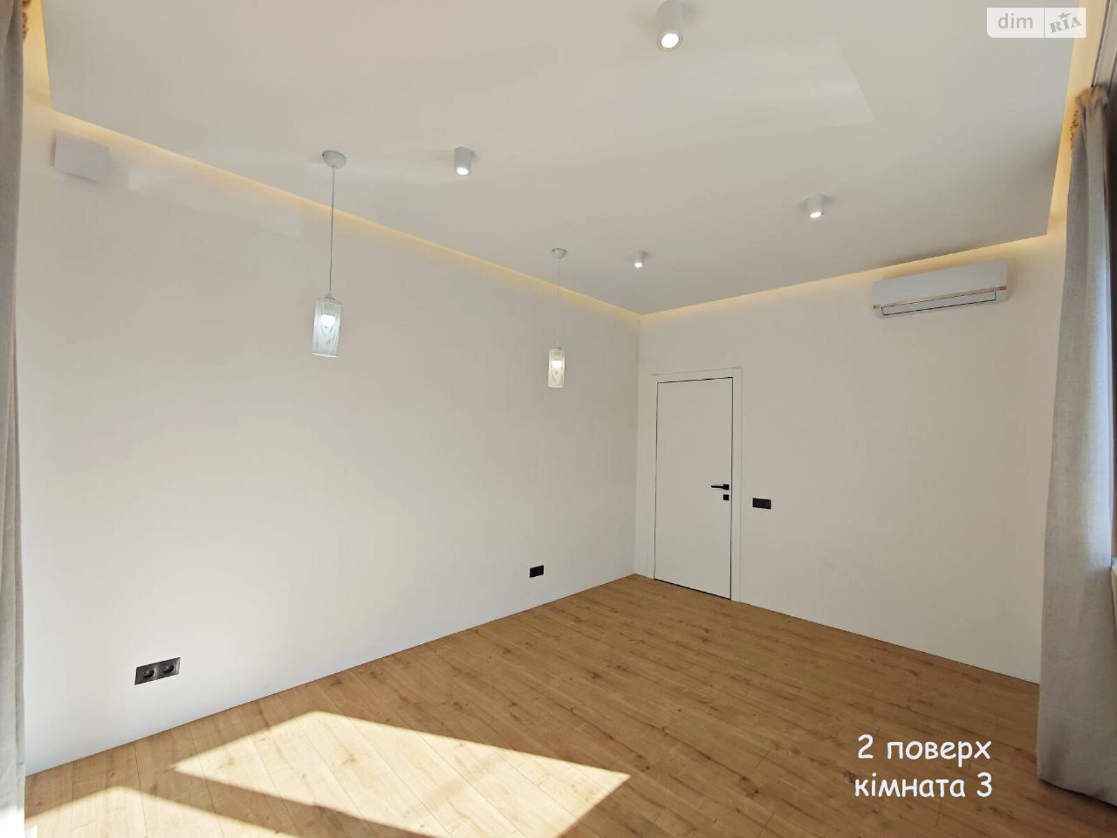 трехэтажный дом с верандой, 300 кв. м, газобетон. Продажа в Киеве район Нижние сады фото 1 трехэтажный дом с верандой, 300 кв. м, газобетон. Продажа в Киеве район Нижние сады фото 1