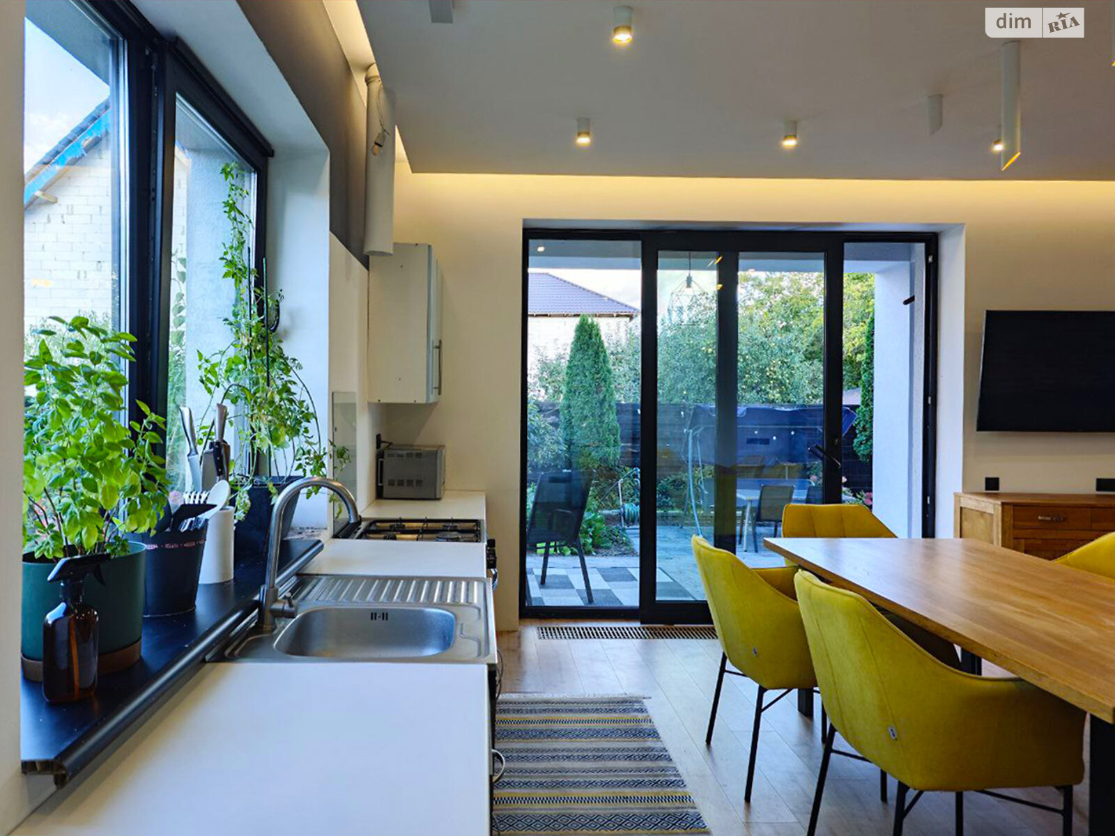 трехэтажный дом с верандой, 300 кв. м, газобетон. Продажа в Киеве район Нижние сады фото 1 трехэтажный дом с верандой, 300 кв. м, газобетон. Продажа в Киеве район Нижние сады фото 1