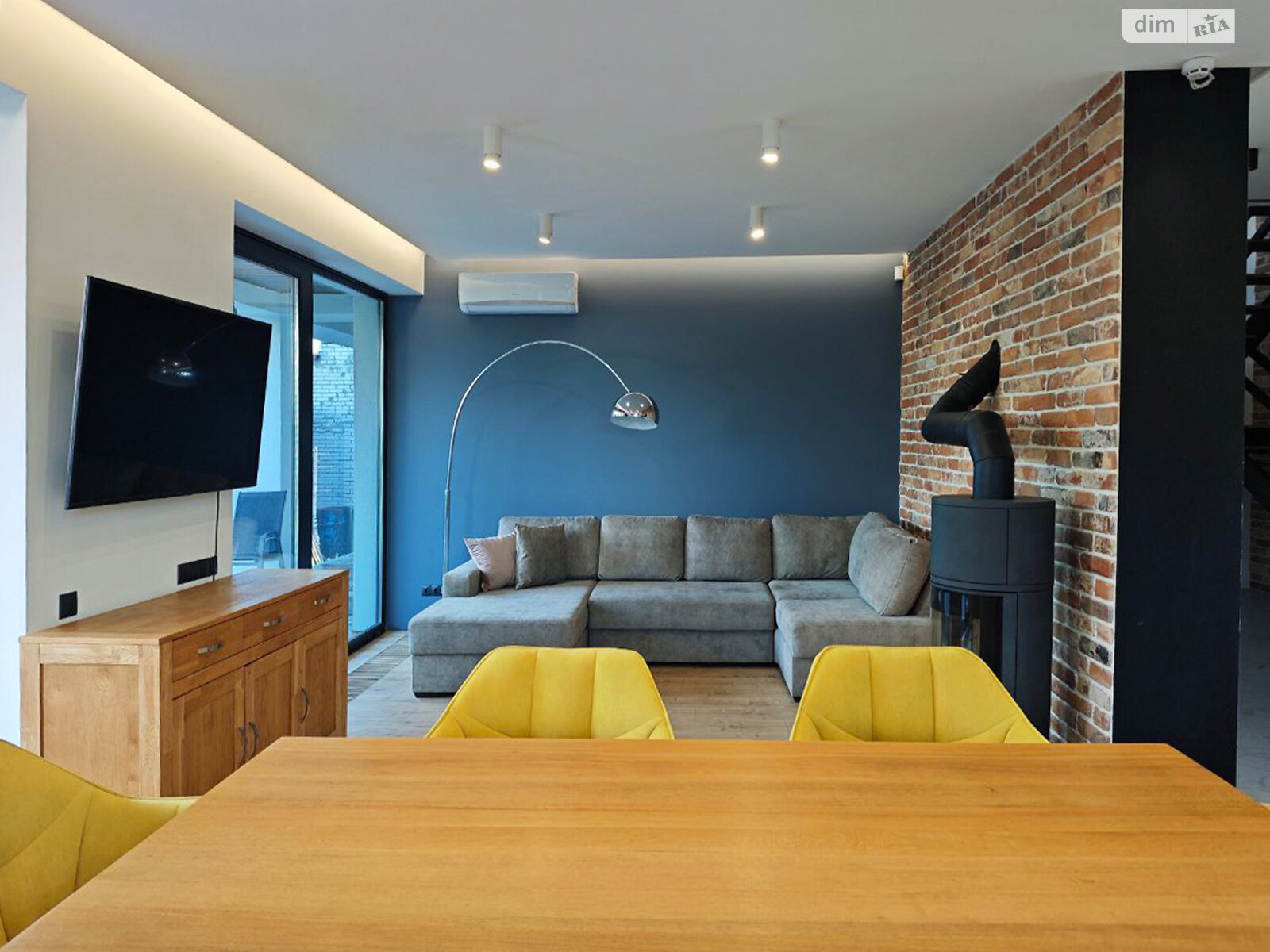 трехэтажный дом с верандой, 300 кв. м, газобетон. Продажа в Киеве район Нижние сады фото 1 трехэтажный дом с верандой, 300 кв. м, газобетон. Продажа в Киеве район Нижние сады фото 1