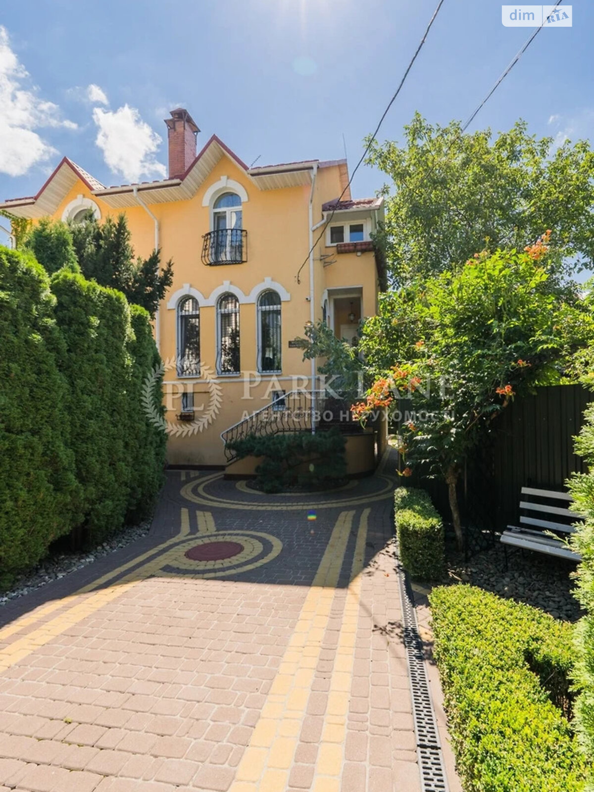 триповерховий будинок з верандою, 210 кв. м, цегла. Продаж в Києві, район Нижні сади фото 1 триповерховий будинок з верандою, 210 кв. м, цегла. Продаж в Києві, район Нижні сади фото 1