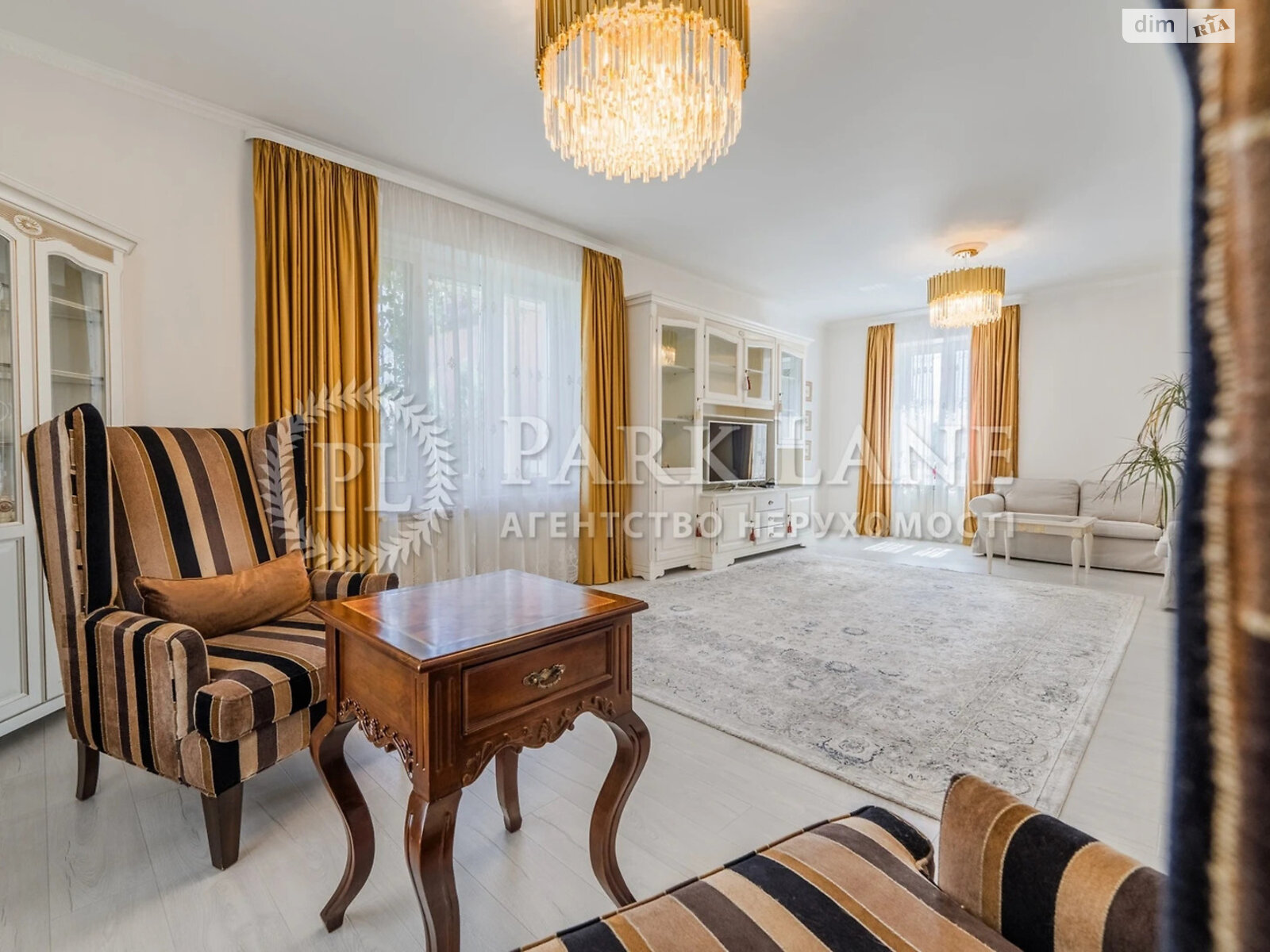 триповерховий будинок з верандою, 210 кв. м, цегла. Продаж в Києві, район Нижні сади фото 1 триповерховий будинок з верандою, 210 кв. м, цегла. Продаж в Києві, район Нижні сади фото 1