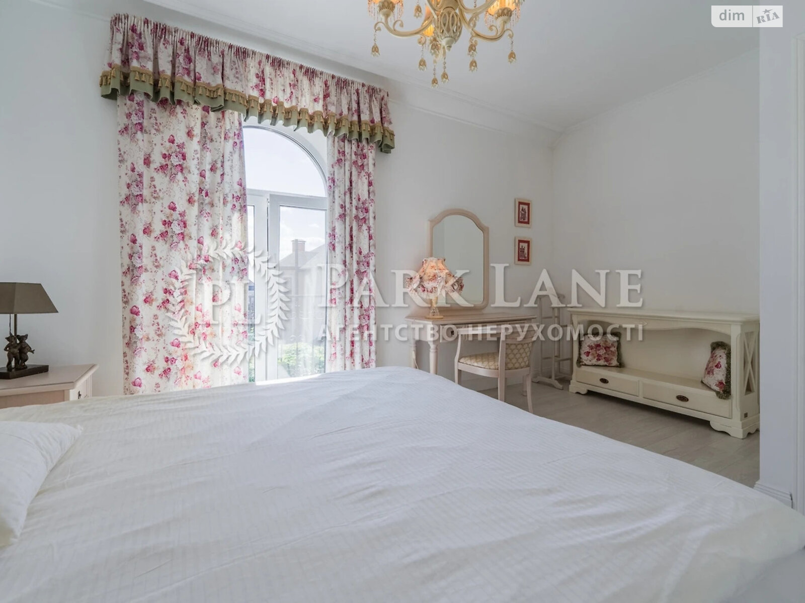 триповерховий будинок з верандою, 210 кв. м, цегла. Продаж в Києві, район Нижні сади фото 1 триповерховий будинок з верандою, 210 кв. м, цегла. Продаж в Києві, район Нижні сади фото 1