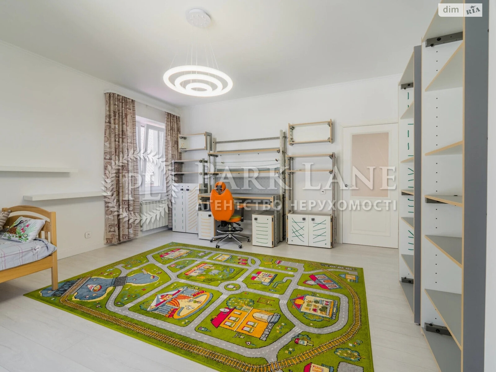 триповерховий будинок з верандою, 210 кв. м, цегла. Продаж в Києві, район Нижні сади фото 1 триповерховий будинок з верандою, 210 кв. м, цегла. Продаж в Києві, район Нижні сади фото 1