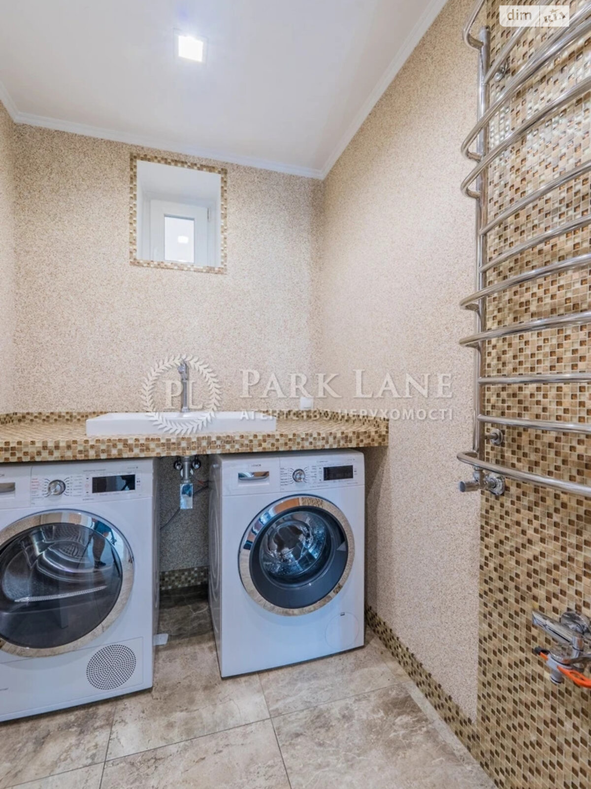 триповерховий будинок з верандою, 210 кв. м, цегла. Продаж в Києві, район Нижні сади фото 1 триповерховий будинок з верандою, 210 кв. м, цегла. Продаж в Києві, район Нижні сади фото 1