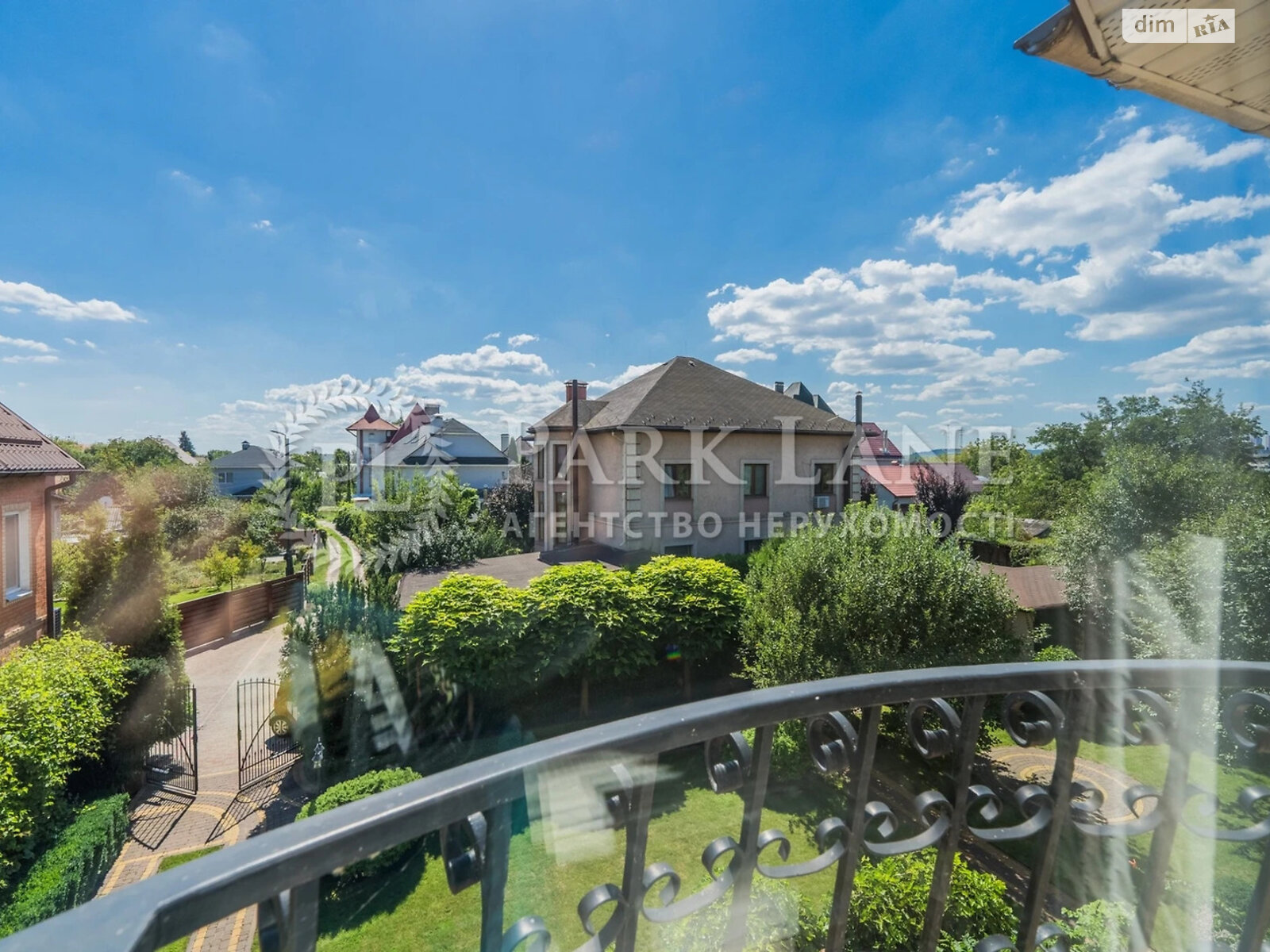 триповерховий будинок з верандою, 210 кв. м, цегла. Продаж в Києві, район Нижні сади фото 1 триповерховий будинок з верандою, 210 кв. м, цегла. Продаж в Києві, район Нижні сади фото 1