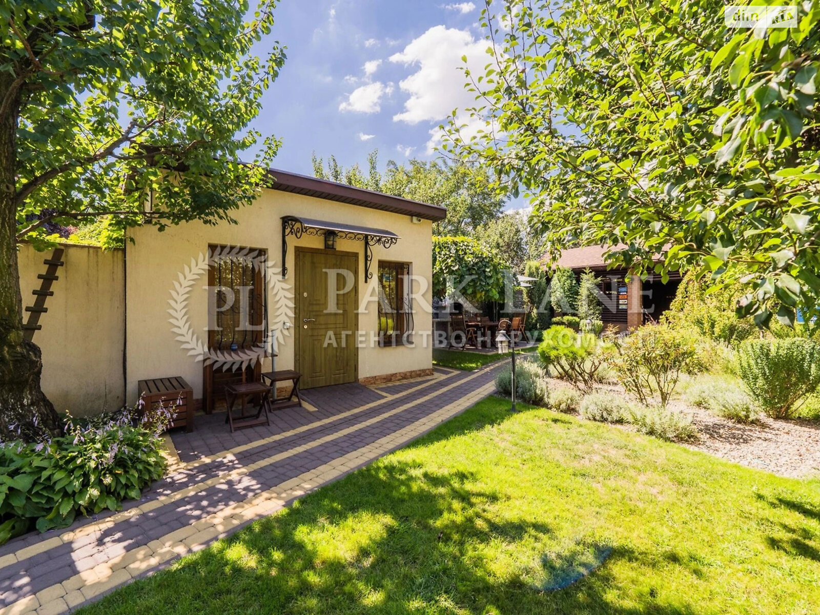 триповерховий будинок з верандою, 210 кв. м, цегла. Продаж в Києві, район Нижні сади фото 1 триповерховий будинок з верандою, 210 кв. м, цегла. Продаж в Києві, район Нижні сади фото 1