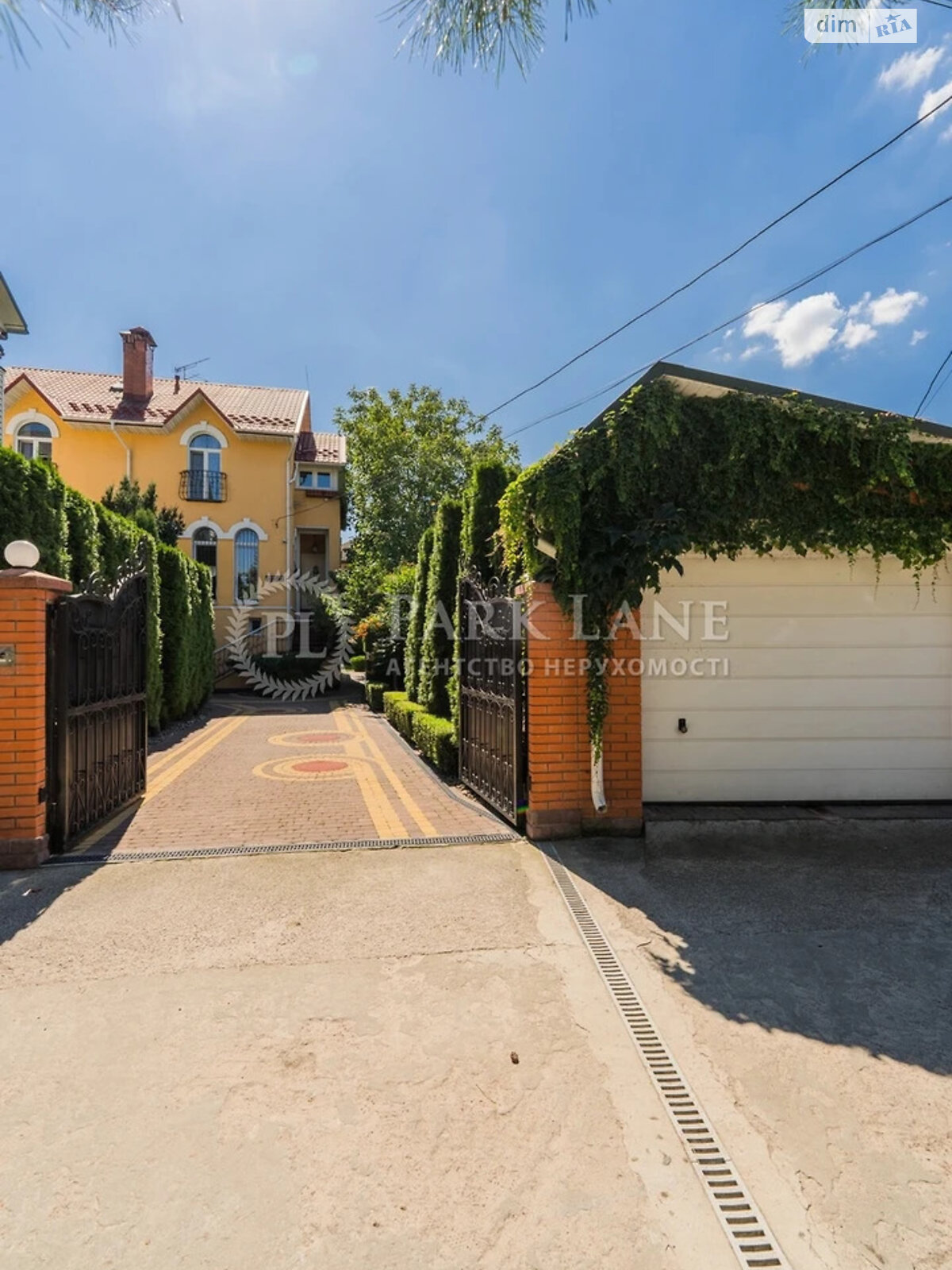 триповерховий будинок з верандою, 210 кв. м, цегла. Продаж в Києві, район Нижні сади фото 1 триповерховий будинок з верандою, 210 кв. м, цегла. Продаж в Києві, район Нижні сади фото 1