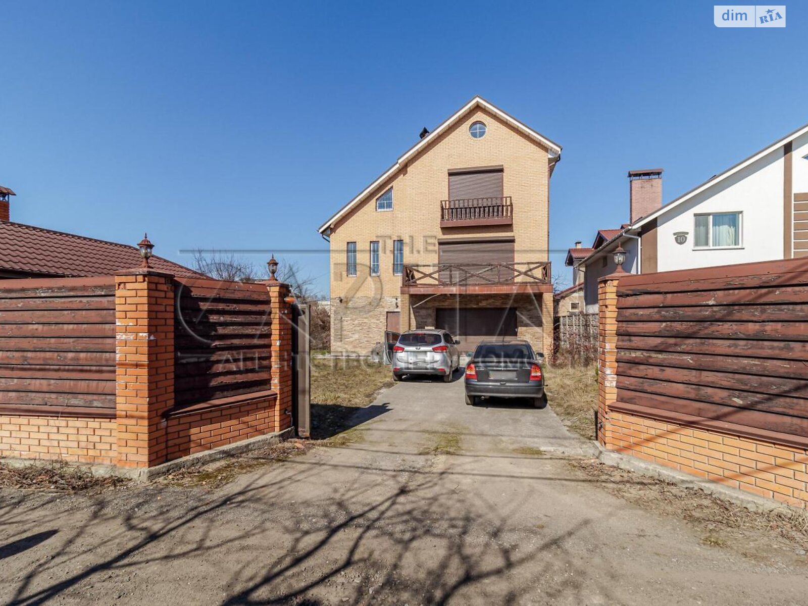 трехэтажный дом с гаражом, 268 кв. м, кирпич. Продажа в Киеве район Нивки фото 1