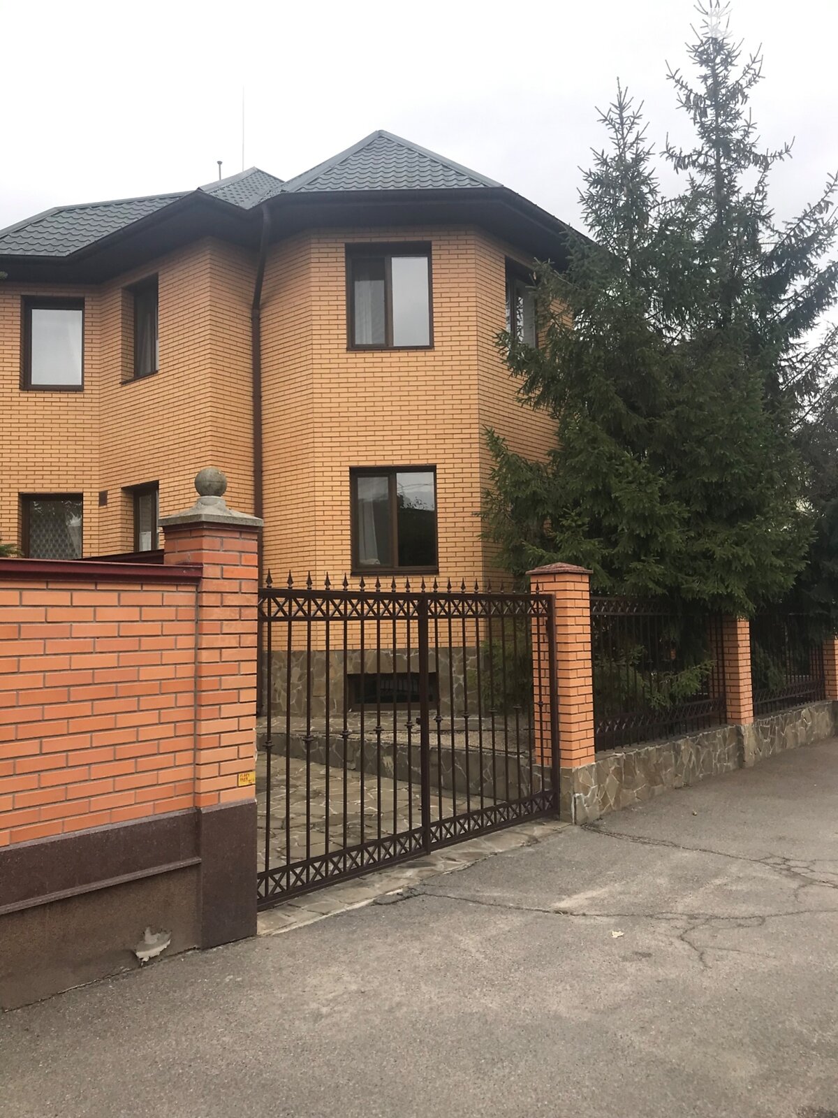 трехэтажный дом с мансардой, 438 кв. м, кирпич. Продажа в Киеве район Оболонь фото 1