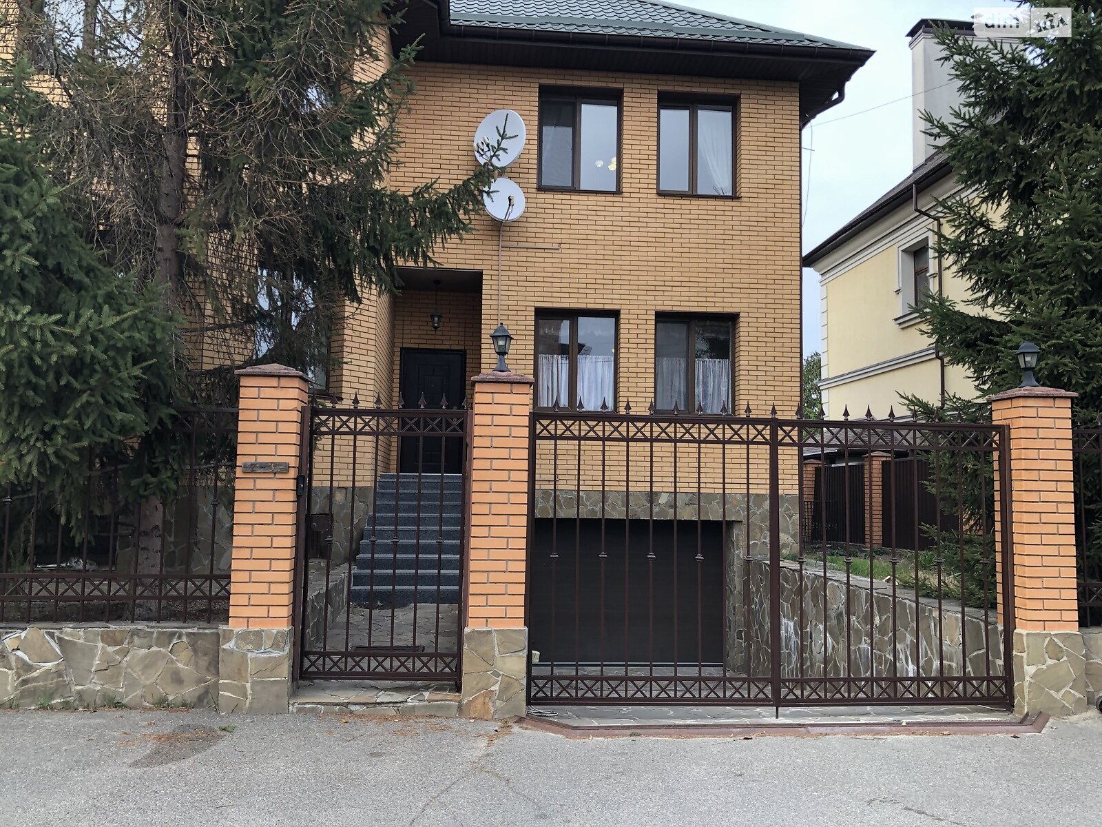 триповерховий будинок з мансардою, 438 кв. м, цегла. Продаж в Києві, район Оболонь фото 1