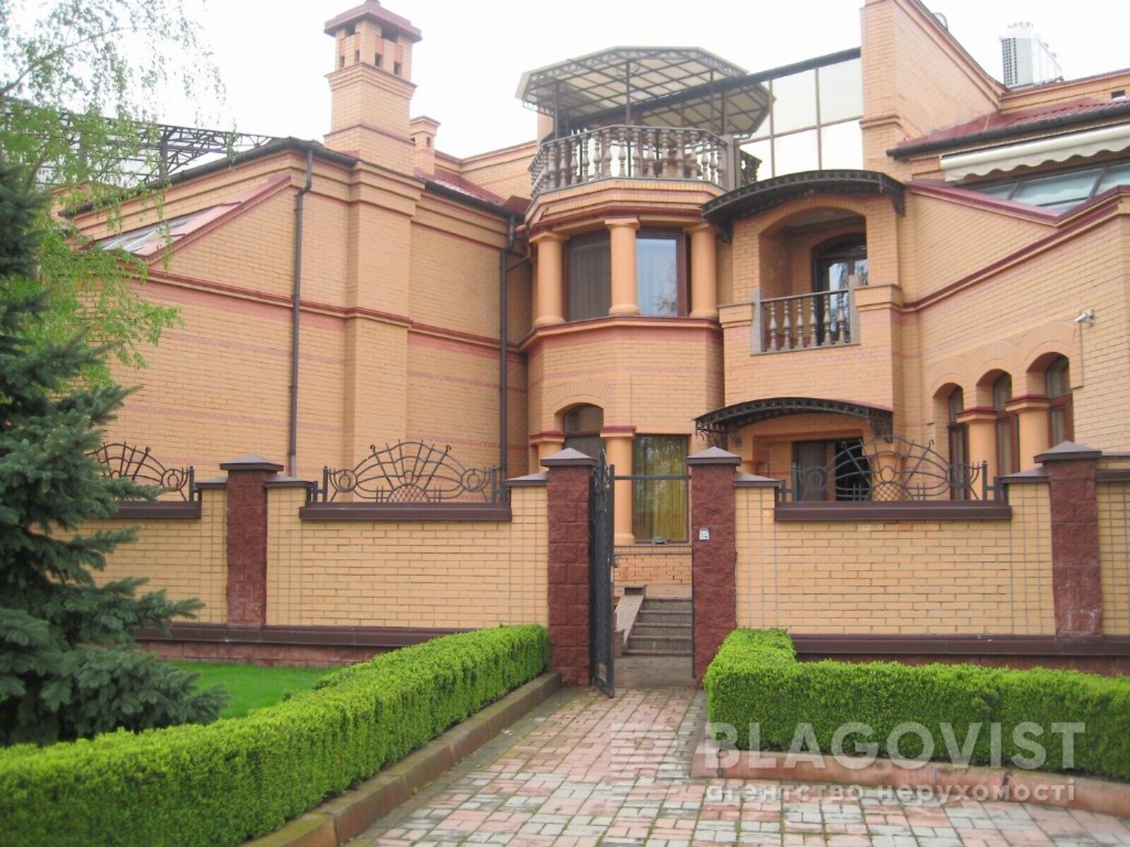 трехэтажный дом веранда, 598 кв. м, кирпич. Продажа в Киеве район Оболонь фото 1