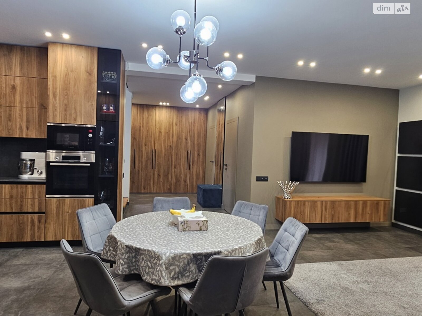 двухэтажный дом с ремонтом, 140 кв. м, кирпич. Продажа в Киеве район Оболонский фото 1