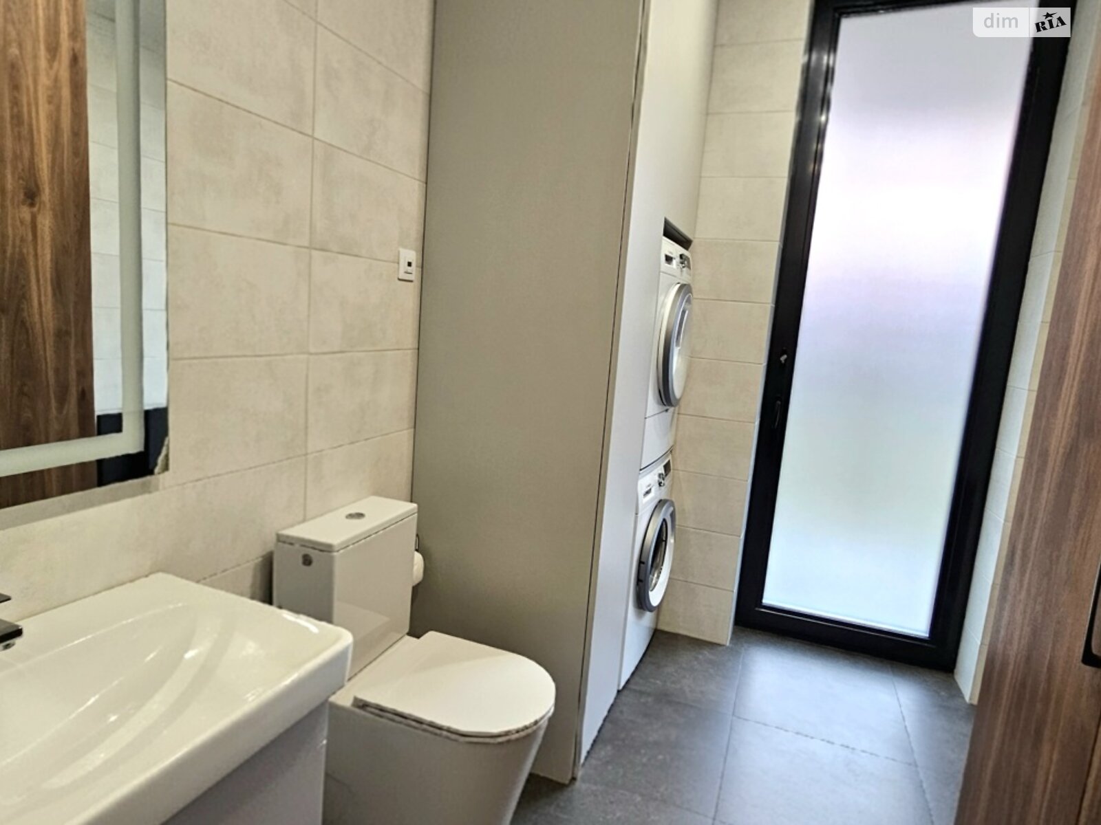 двухэтажный дом с ремонтом, 140 кв. м, кирпич. Продажа в Киеве район Оболонский фото 1