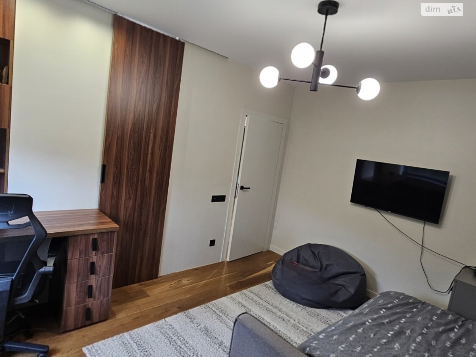 двухэтажный дом с ремонтом, 140 кв. м, кирпич. Продажа в Киеве район Оболонский фото 1