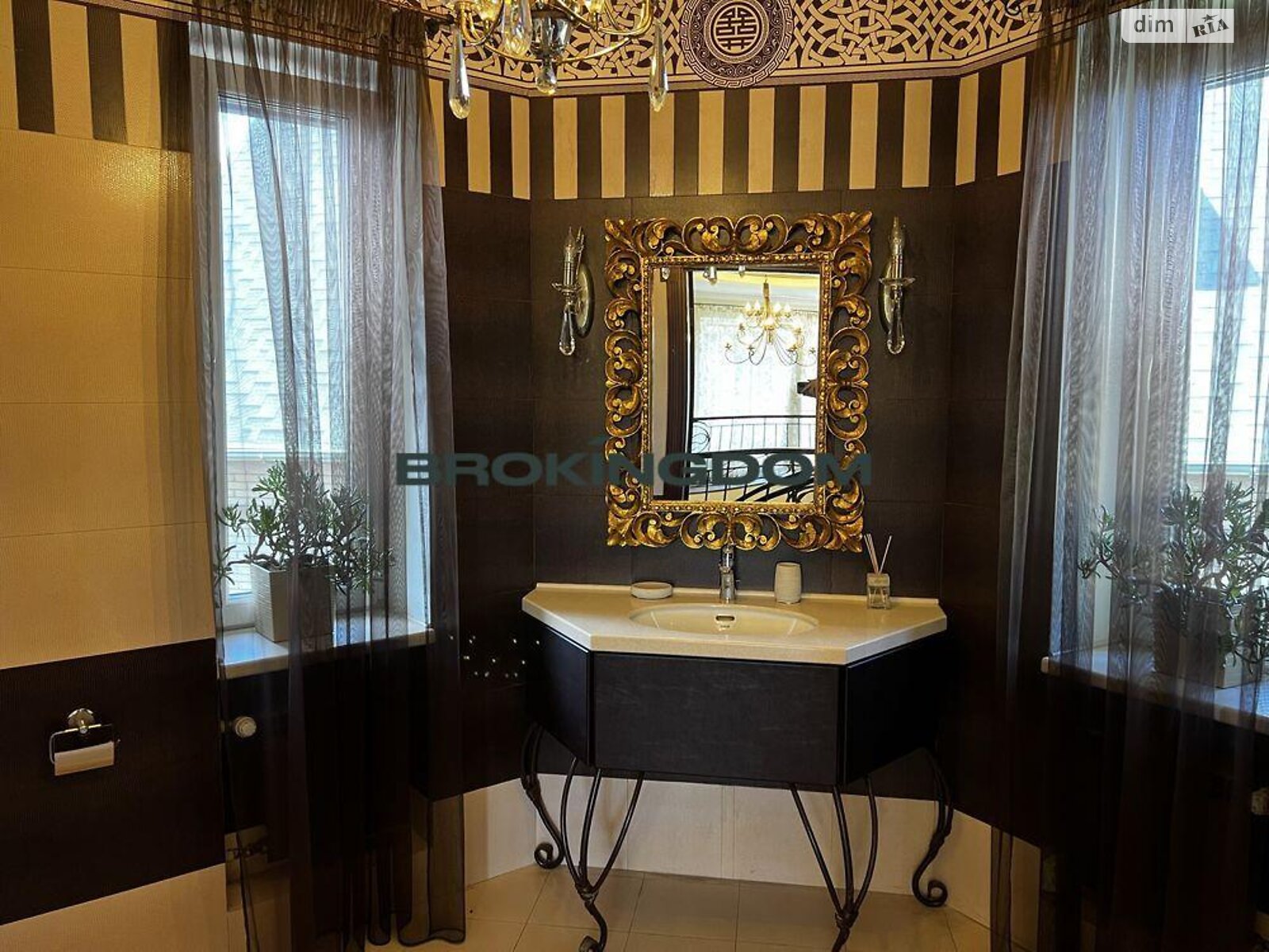 двухэтажный дом, 320 кв. м, кирпич. Продажа в Киеве район Оболонский фото 1 двухэтажный дом, 320 кв. м, кирпич. Продажа в Киеве район Оболонский фото 1