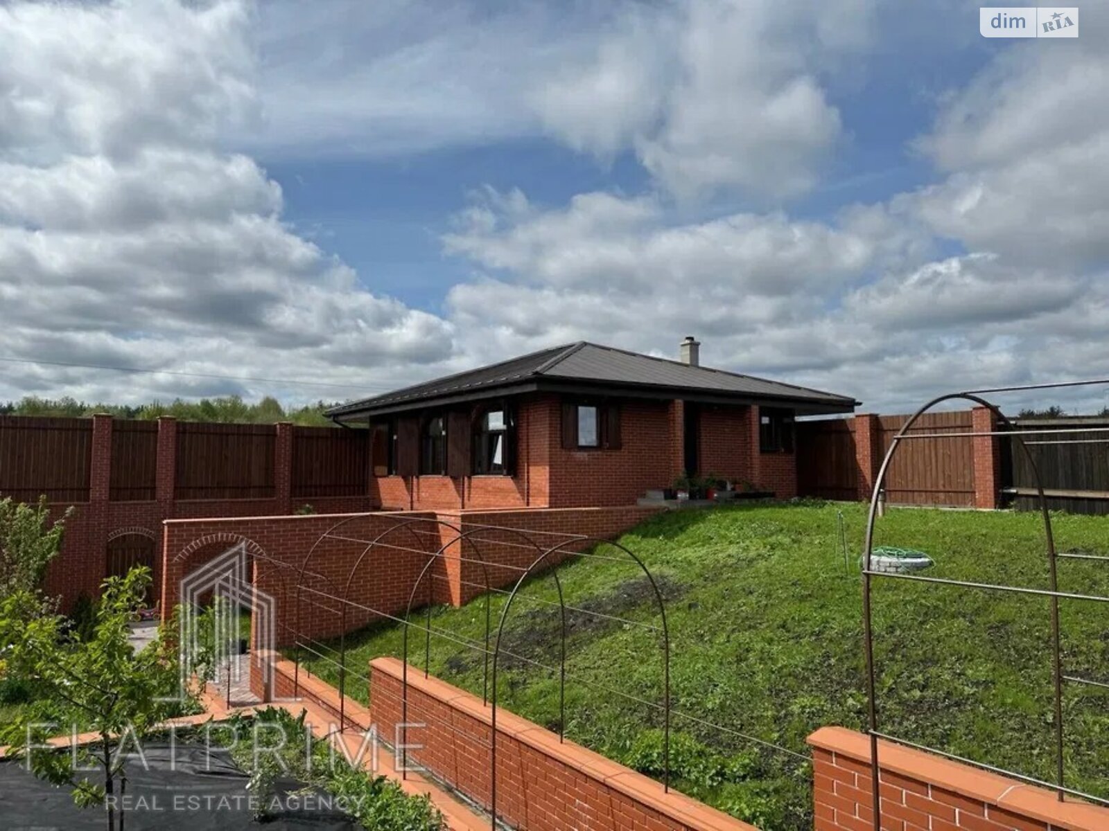 двухэтажный дом с гаражом, 170 кв. м, кирпич. Продажа в Киеве район Оболонский фото 1