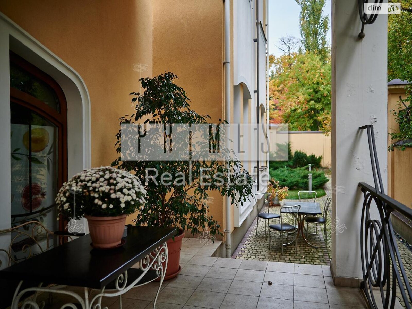 триповерховий будинок з гаражем, 1516 кв. м, цегла. Продаж в Києві, район Оболонський фото 1