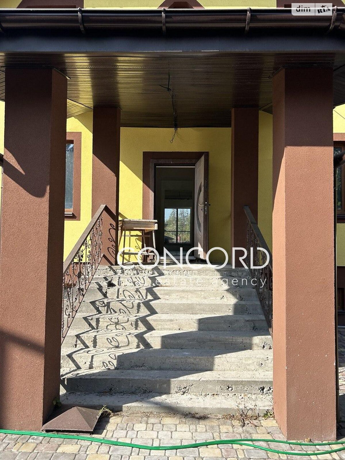 двухэтажный дом с балконом, 286.8 кв. м, кирпич. Продажа в Киеве район Оболонский фото 1 двухэтажный дом с балконом, 286.8 кв. м, кирпич. Продажа в Киеве район Оболонский фото 1