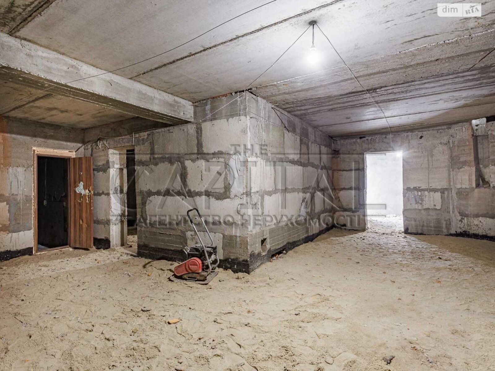 трехэтажный дом, 699.2 кв. м, кирпич. Продажа в Киеве район Оболонский фото 1 трехэтажный дом, 699.2 кв. м, кирпич. Продажа в Киеве район Оболонский фото 1