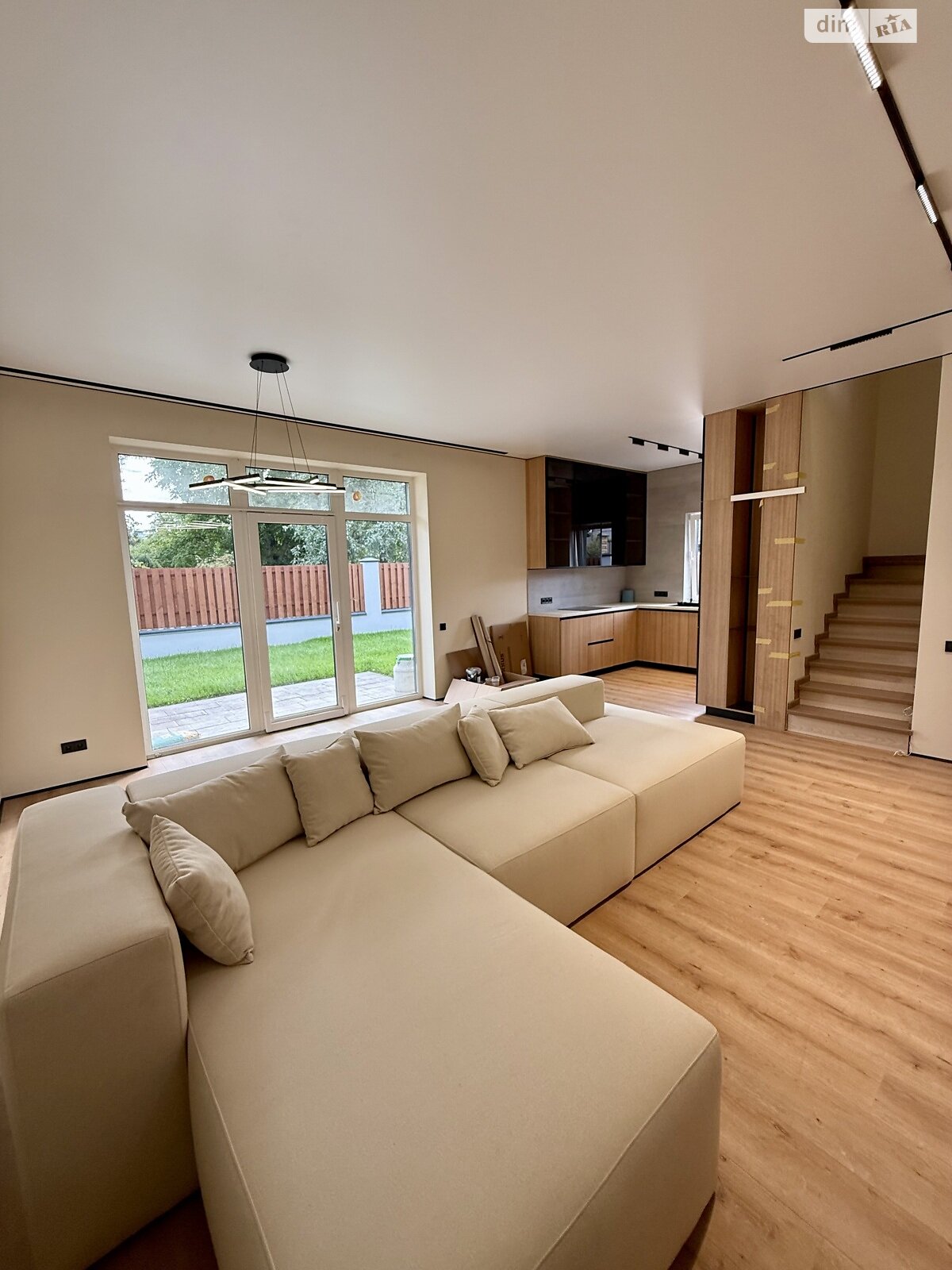 двоповерховий будинок з ремонтом, 130 кв. м, газобетон. Продаж в Києві, район Осокорки фото 1 двоповерховий будинок з ремонтом, 130 кв. м, газобетон. Продаж в Києві, район Осокорки фото 1