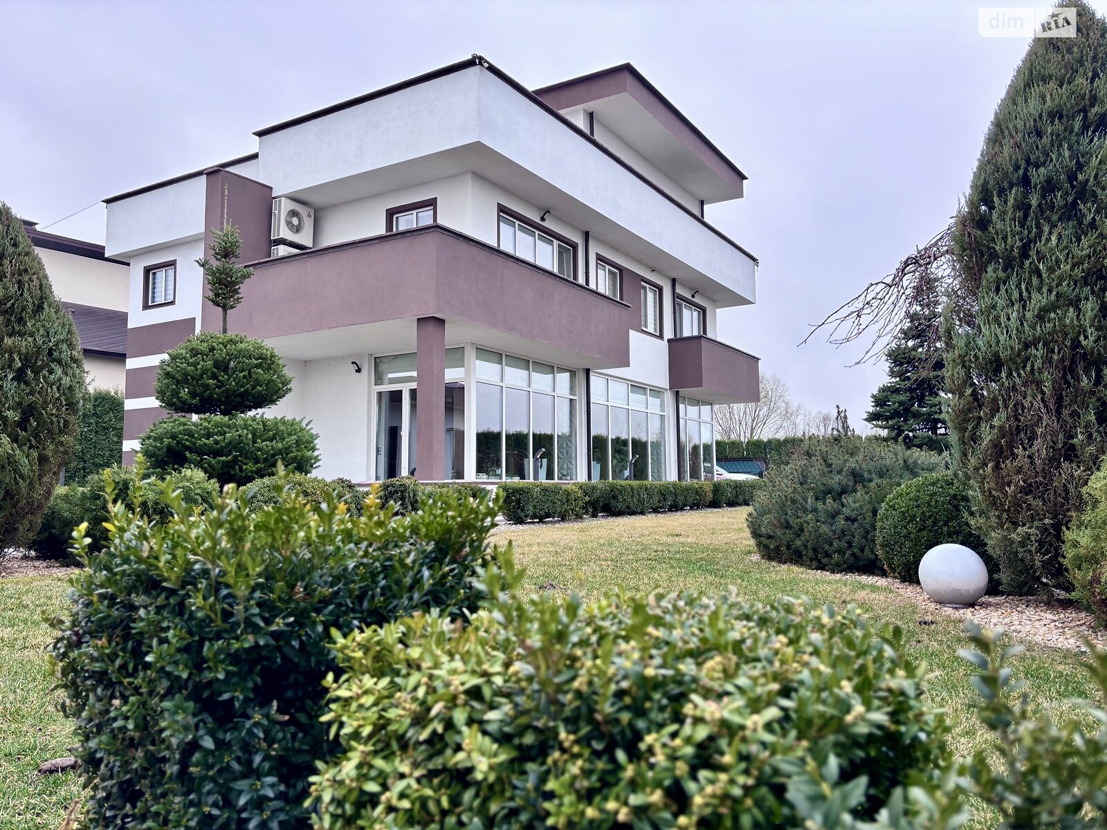 триповерховий будинок з верандою, 528 кв. м, цегла. Продаж в Києві, район Осокорки фото 1 триповерховий будинок з верандою, 528 кв. м, цегла. Продаж в Києві, район Осокорки фото 1