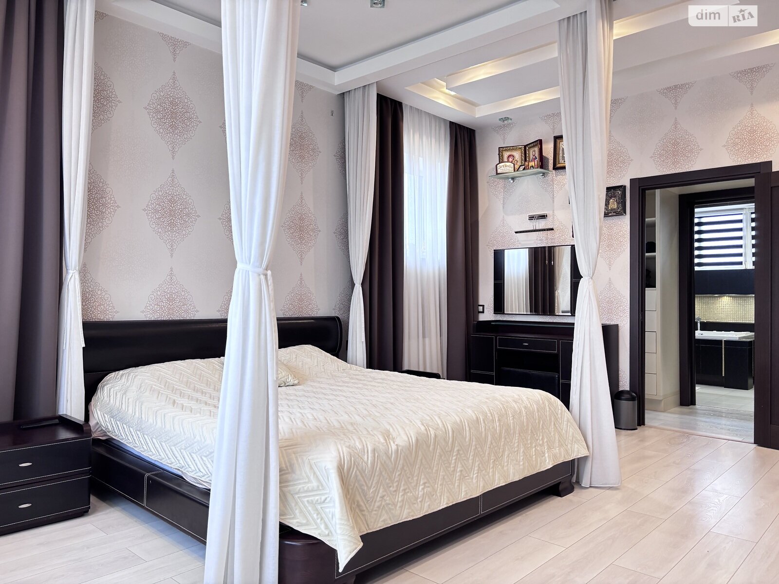триповерховий будинок з верандою, 528 кв. м, цегла. Продаж в Києві, район Осокорки фото 1 триповерховий будинок з верандою, 528 кв. м, цегла. Продаж в Києві, район Осокорки фото 1
