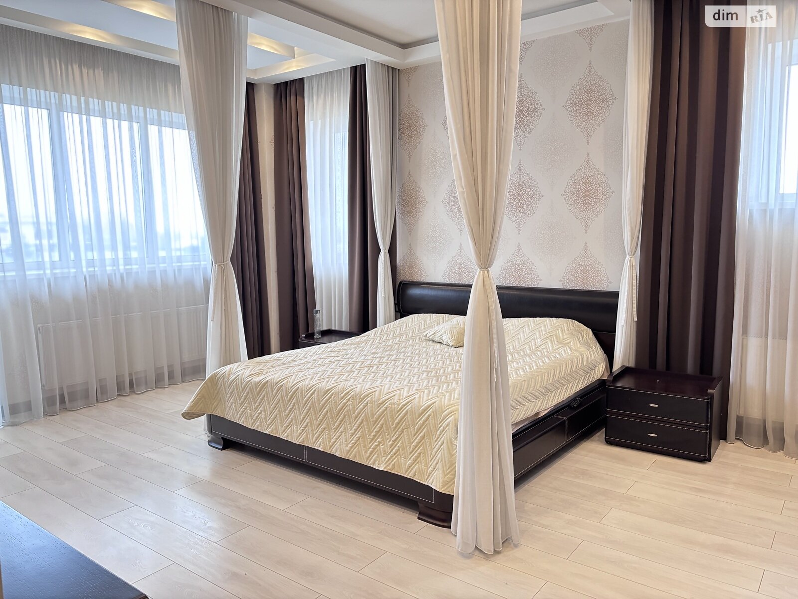 триповерховий будинок з верандою, 528 кв. м, цегла. Продаж в Києві, район Осокорки фото 1 триповерховий будинок з верандою, 528 кв. м, цегла. Продаж в Києві, район Осокорки фото 1