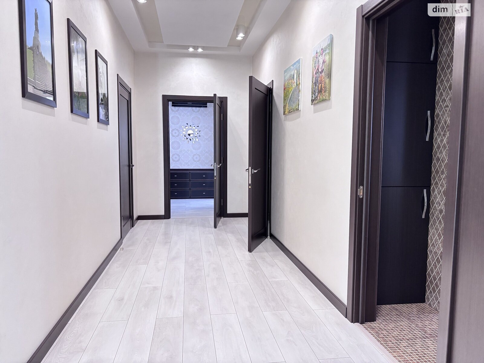 триповерховий будинок з верандою, 528 кв. м, цегла. Продаж в Києві, район Осокорки фото 1 триповерховий будинок з верандою, 528 кв. м, цегла. Продаж в Києві, район Осокорки фото 1