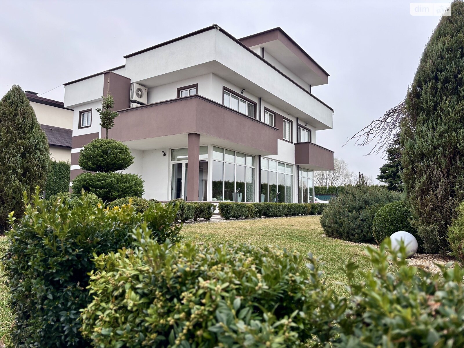 триповерховий будинок з верандою, 528 кв. м, цегла. Продаж в Києві, район Осокорки фото 1 триповерховий будинок з верандою, 528 кв. м, цегла. Продаж в Києві, район Осокорки фото 1
