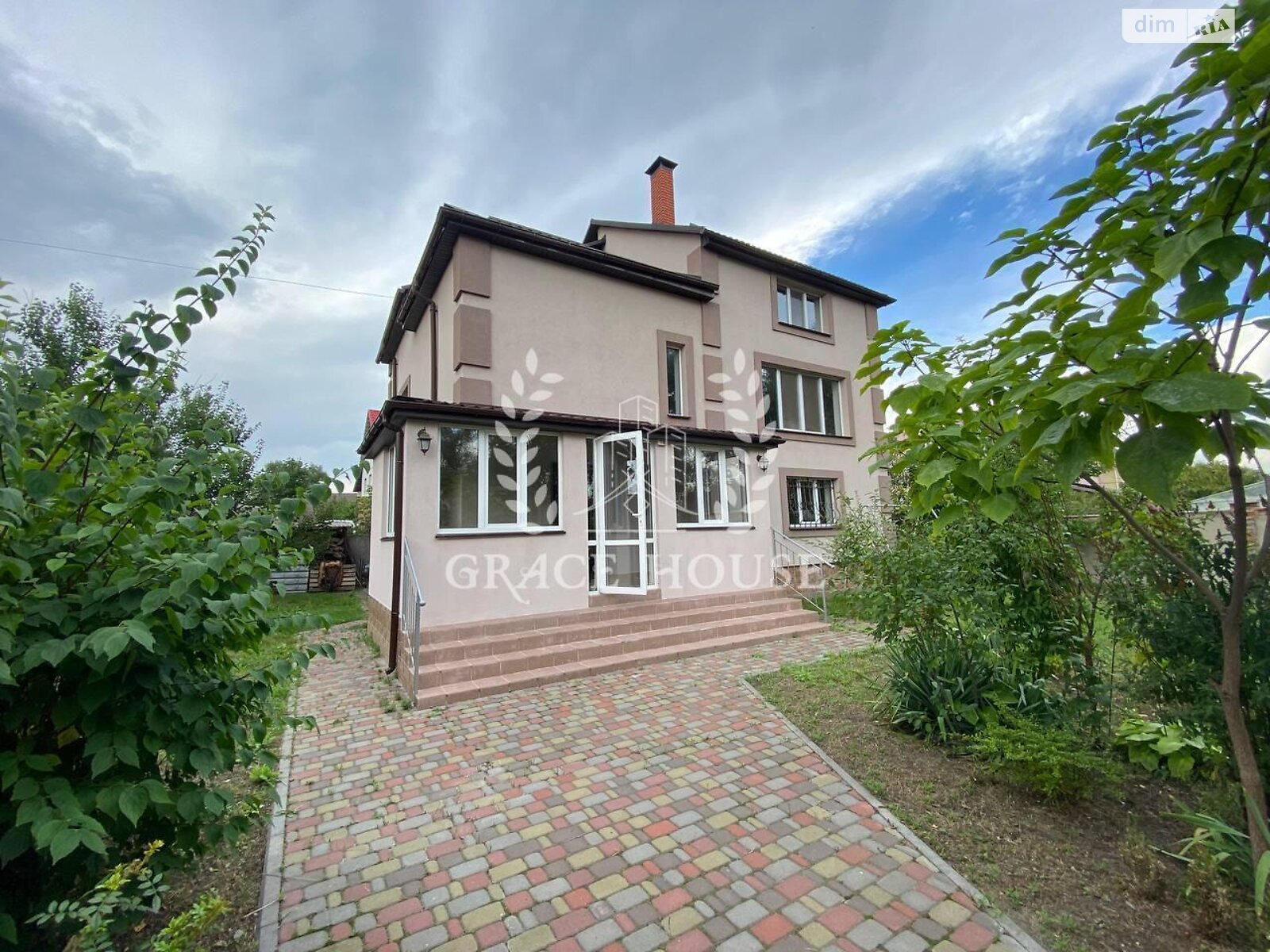трехэтажный дом с мебелью, 272.5 кв. м, кирпич. Продажа в Киеве район Осокорки фото 1 трехэтажный дом с мебелью, 272.5 кв. м, кирпич. Продажа в Киеве район Осокорки фото 1