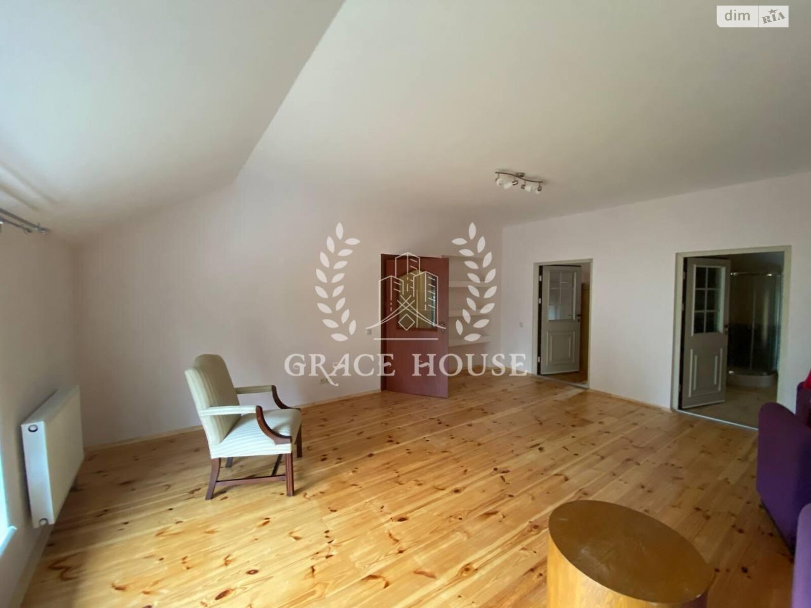 трехэтажный дом с мебелью, 272.5 кв. м, кирпич. Продажа в Киеве район Осокорки фото 1 трехэтажный дом с мебелью, 272.5 кв. м, кирпич. Продажа в Киеве район Осокорки фото 1