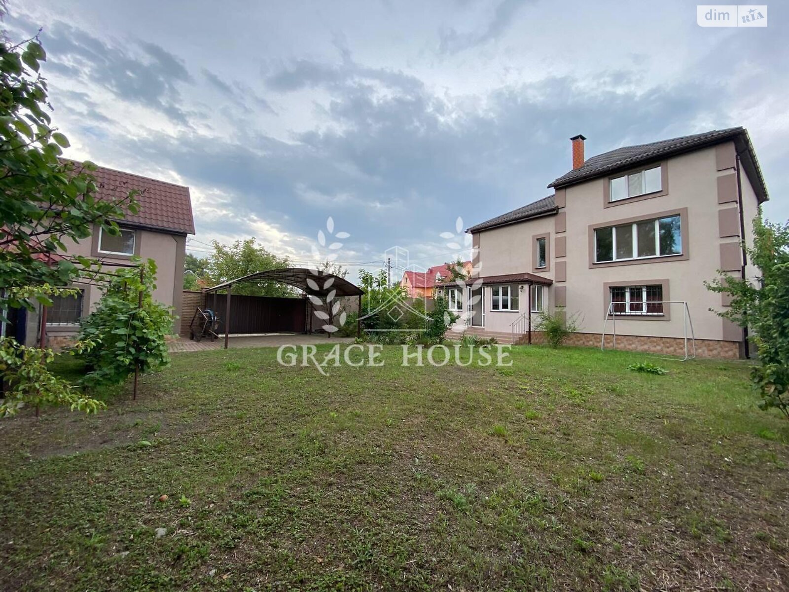 трехэтажный дом с мебелью, 272.5 кв. м, кирпич. Продажа в Киеве район Осокорки фото 1 трехэтажный дом с мебелью, 272.5 кв. м, кирпич. Продажа в Киеве район Осокорки фото 1
