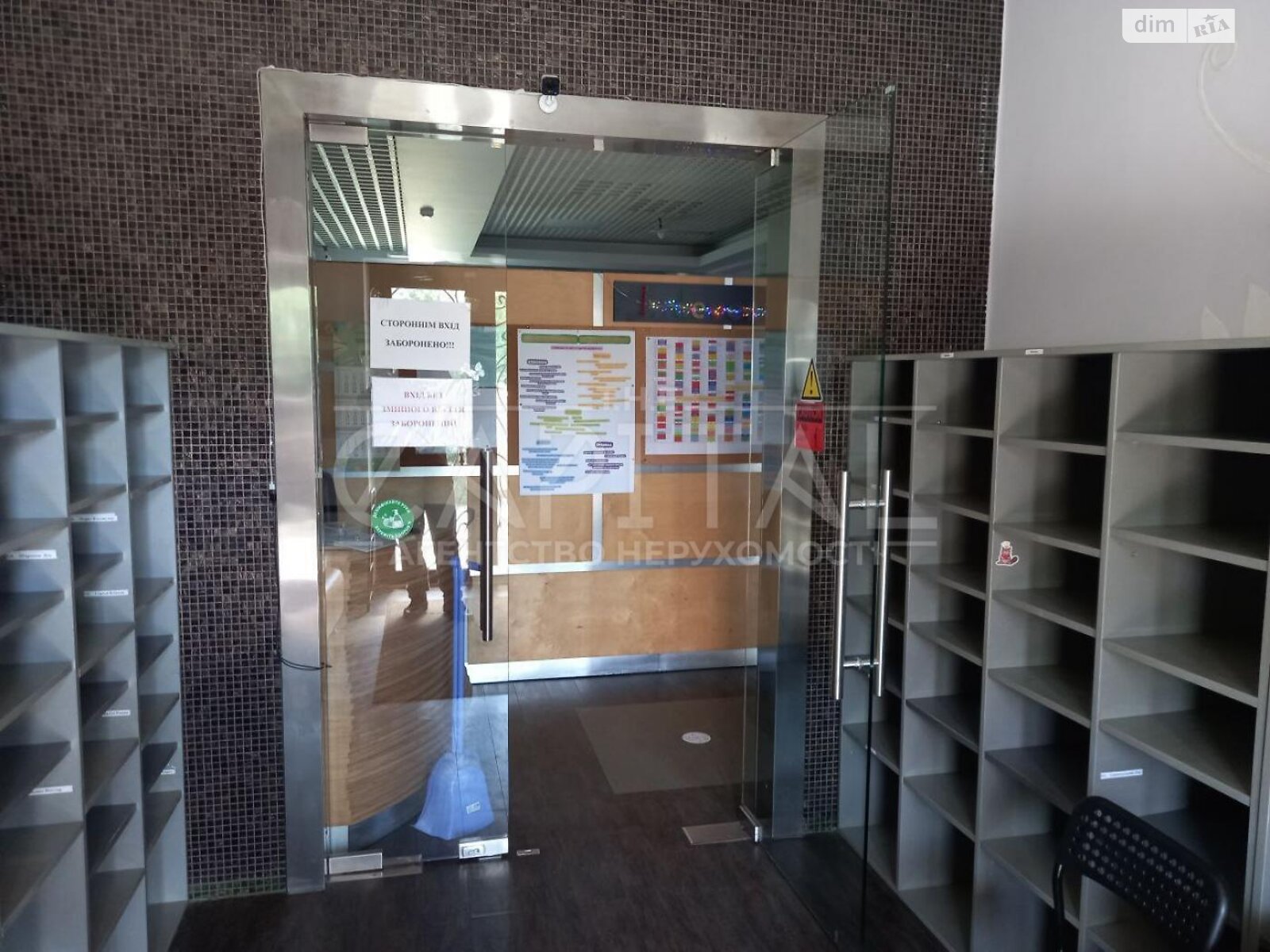 трехэтажный дом, 601.3 кв. м, кирпич. Продажа в Киеве район Осокорки фото 1 трехэтажный дом, 601.3 кв. м, кирпич. Продажа в Киеве район Осокорки фото 1