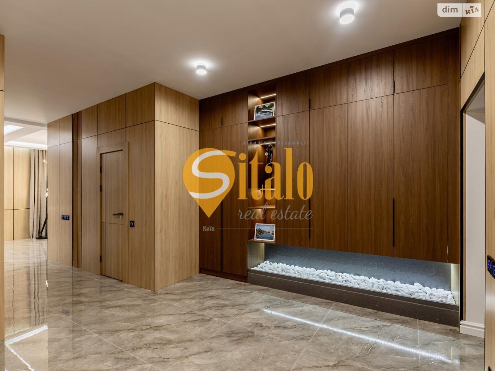 двоповерховий будинок з гаражем, 320 кв. м, цегла. Продаж у Гнідині фото 1 двоповерховий будинок з гаражем, 320 кв. м, цегла. Продаж у Гнідині фото 1
