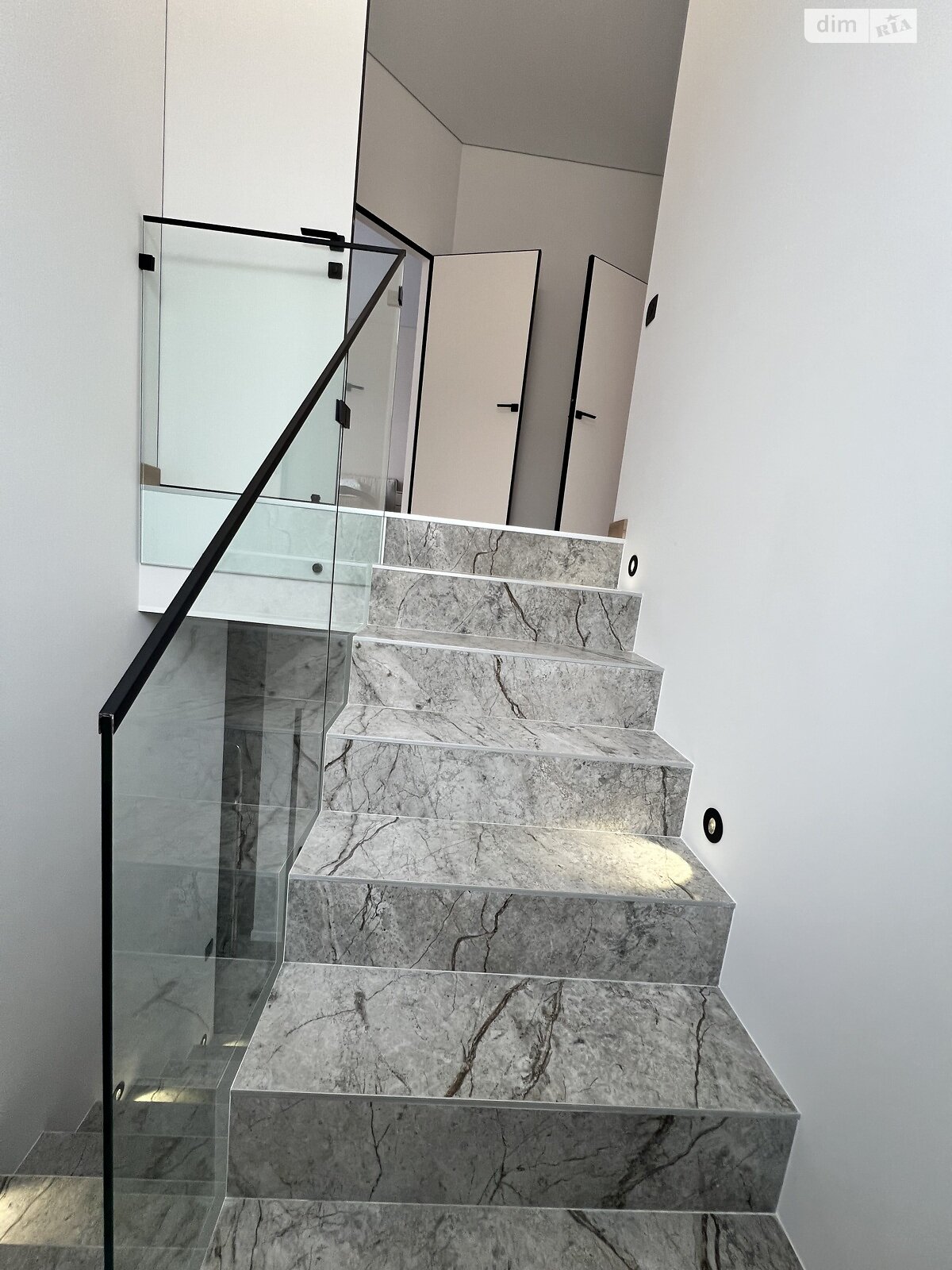 двухэтажный дом с верандой, 145 кв. м, кирпич. Продажа в Киеве район Осокорки фото 1 двухэтажный дом с верандой, 145 кв. м, кирпич. Продажа в Киеве район Осокорки фото 1