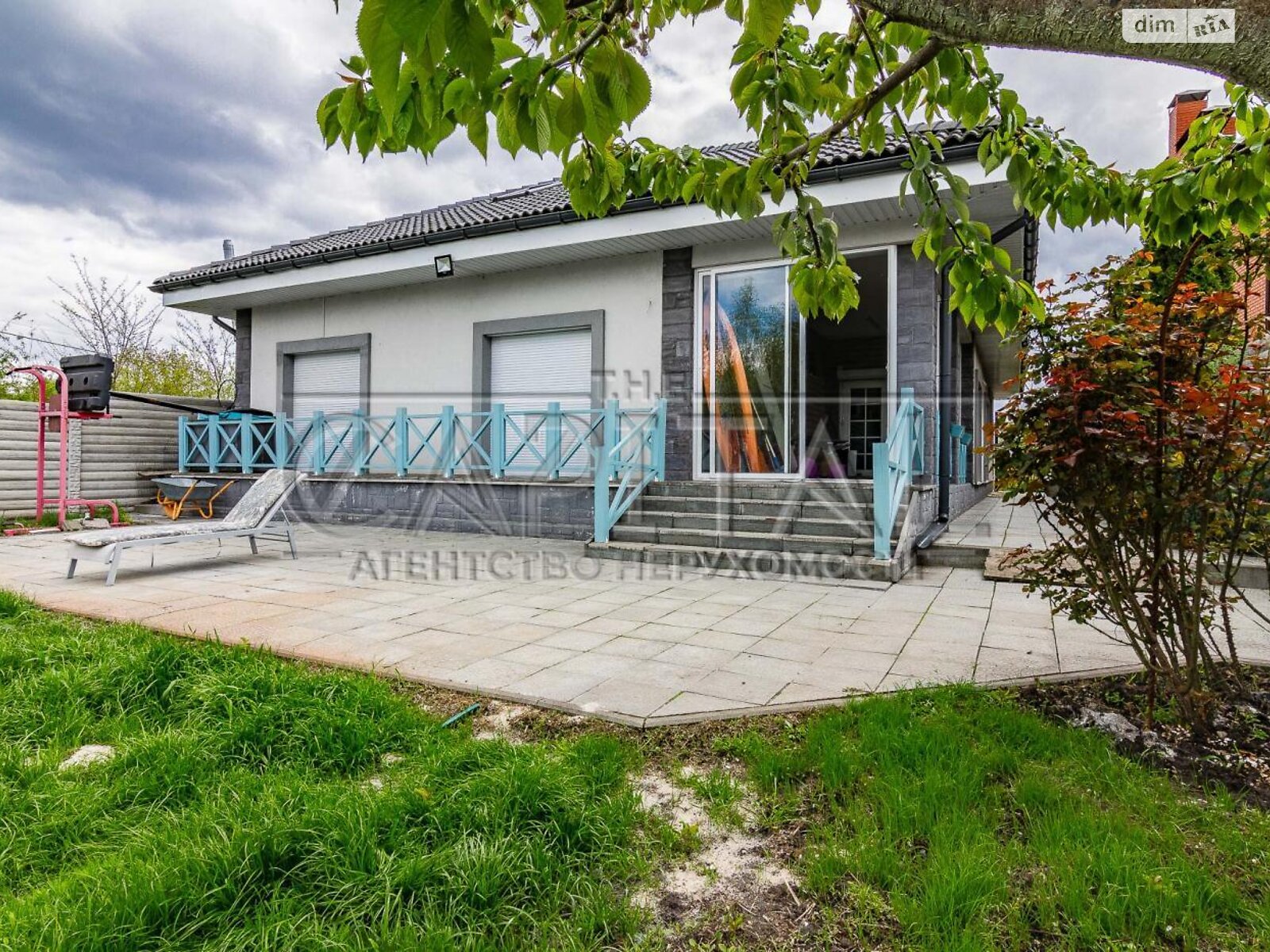 двоповерховий будинок з мансардою, 269.5 кв. м, цегла. Продаж в Києві, район Осокорки фото 1 двоповерховий будинок з мансардою, 269.5 кв. м, цегла. Продаж в Києві, район Осокорки фото 1
