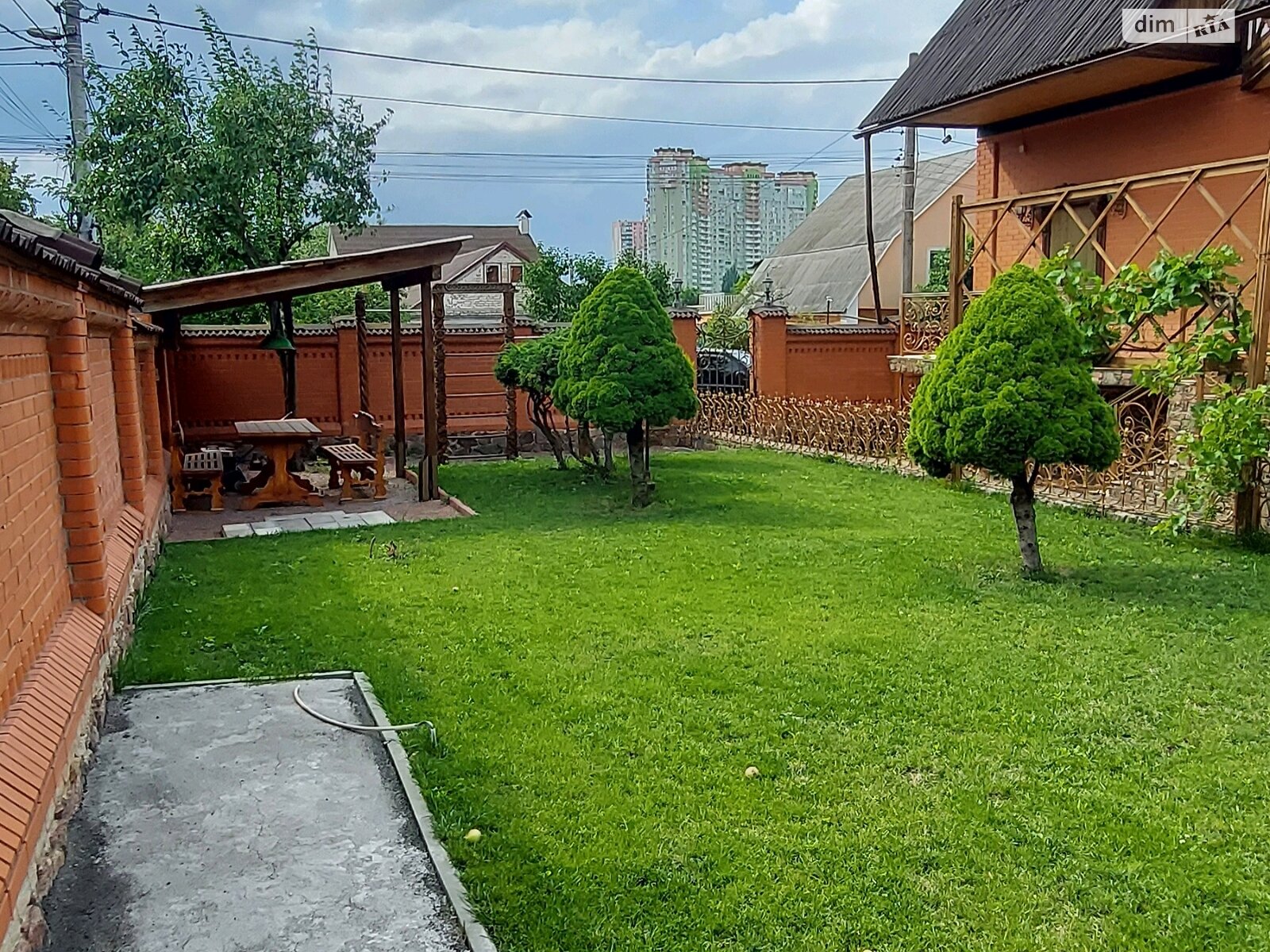 триповерховий будинок з опаленням, 430 кв. м, цегла. Продаж в Києві, район Відрадний фото 1 триповерховий будинок з опаленням, 430 кв. м, цегла. Продаж в Києві, район Відрадний фото 1